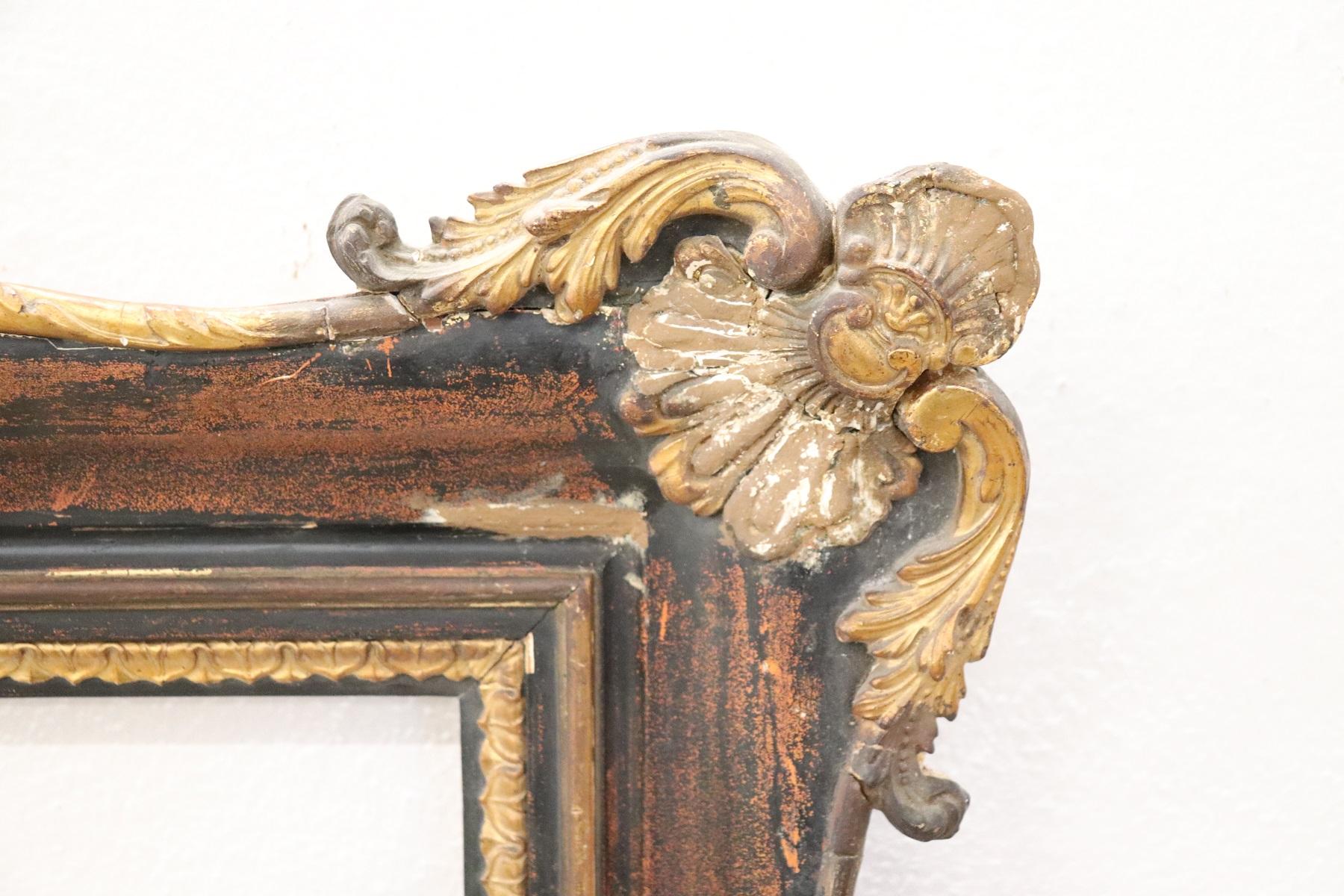 Early 20th Century 20th Century Italian Wood and Plaster Frame with Golden Decoration