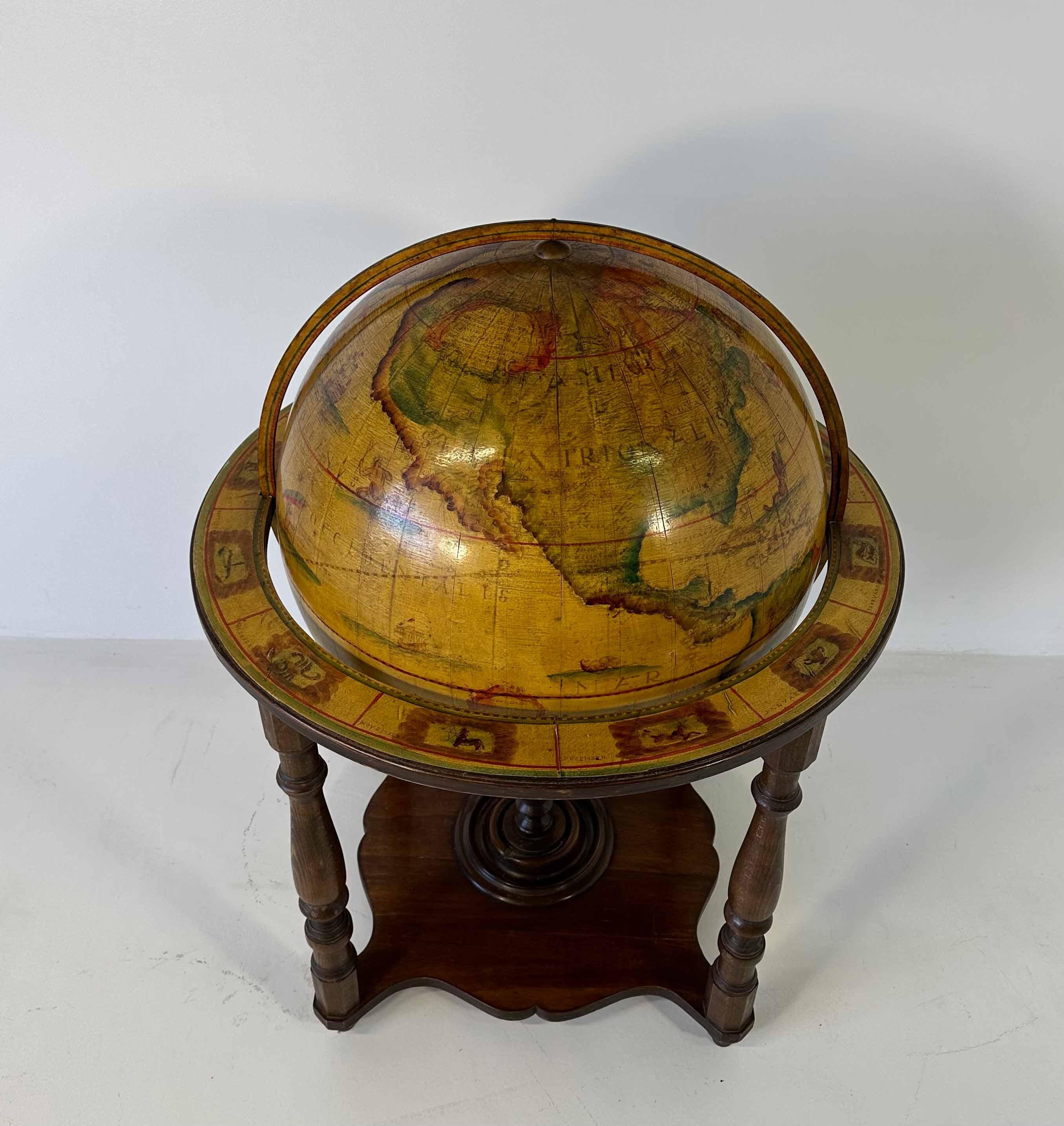 Italienischer Holz-Globus des 20. Jahrhunderts, 1970er Jahre (Moderne der Mitte des Jahrhunderts)