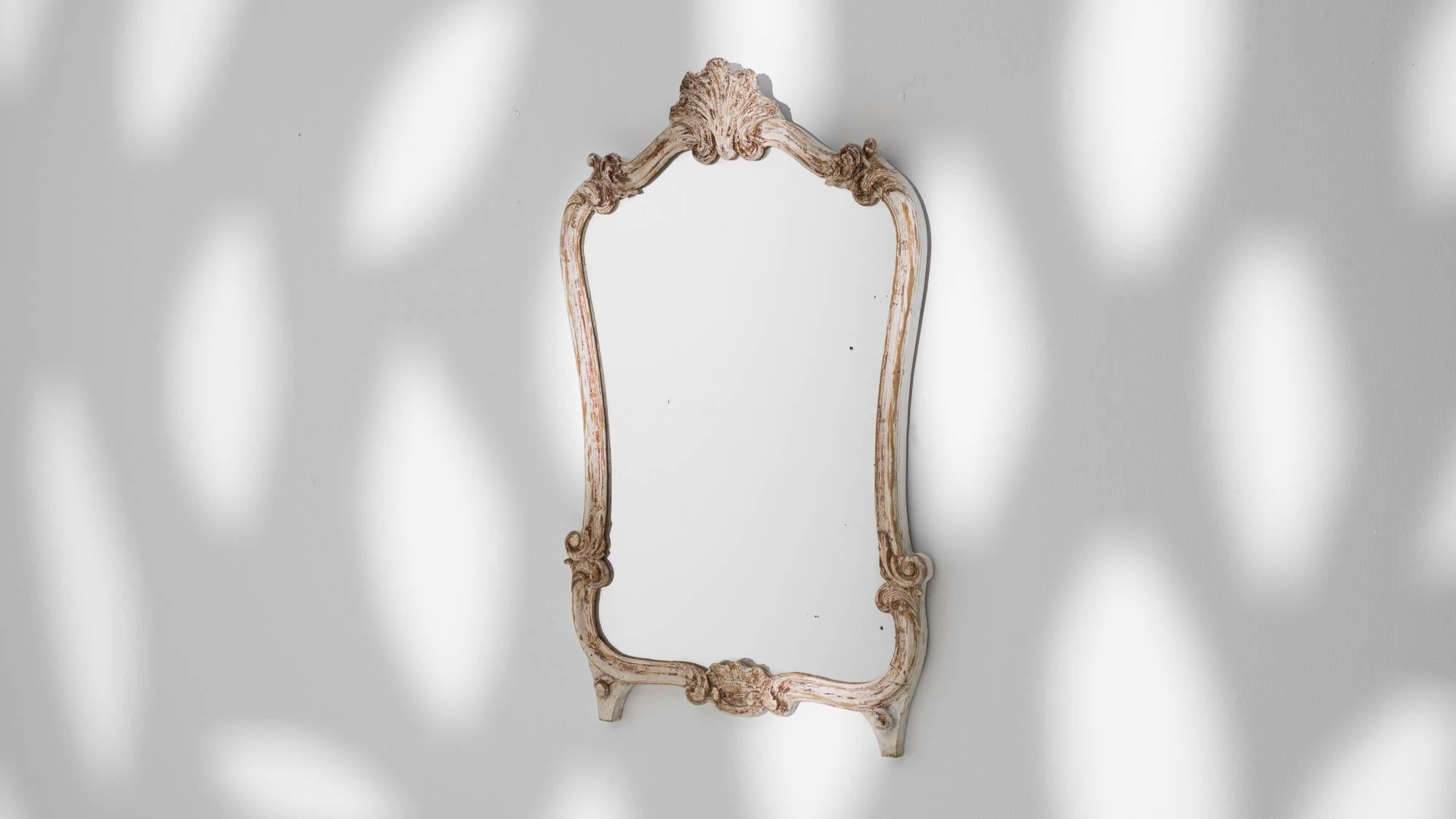 Miroir italien du 20ème siècle en bois patiné blanc en vente 1