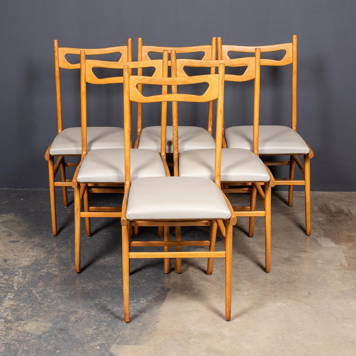 Table et ensemble de six chaises en hêtre italien du 20ème siècle, vers 1950 en vente 8