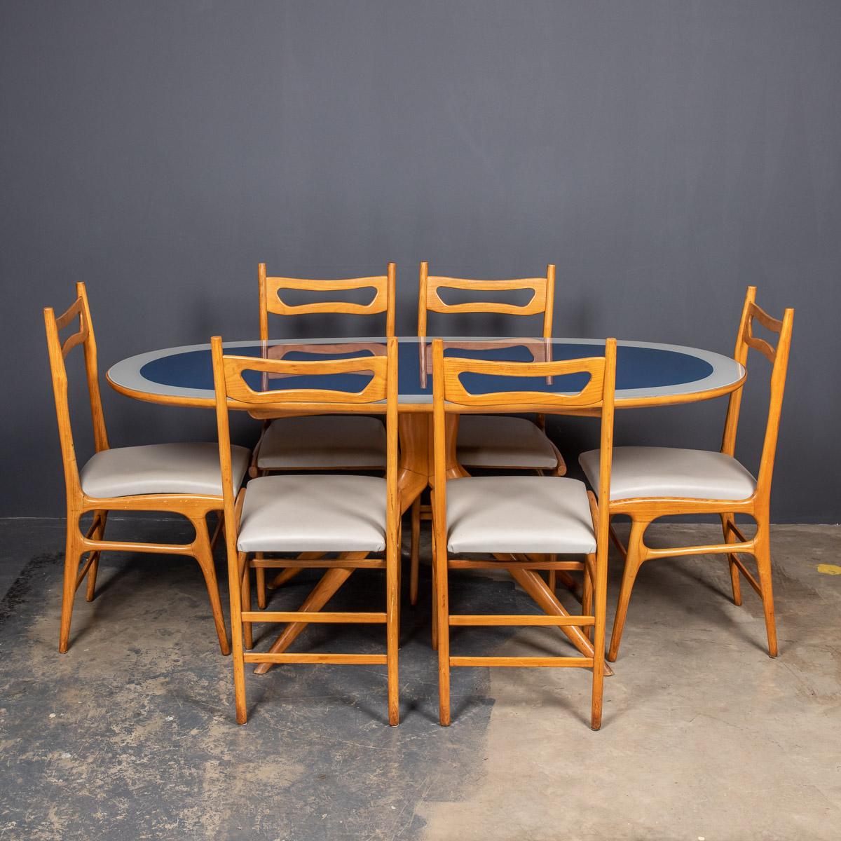 20thC Italian Beech Table & Set Of Six Chairs c.1950 In Good Condition For Sale In Royal Tunbridge Wells, Kent