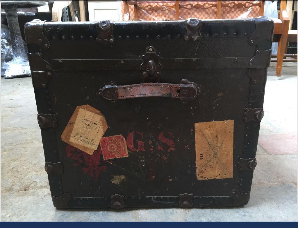 20th Century Italian Wooden Travel Trunk Patented, 1957 In Good Condition For Sale In Florence, IT