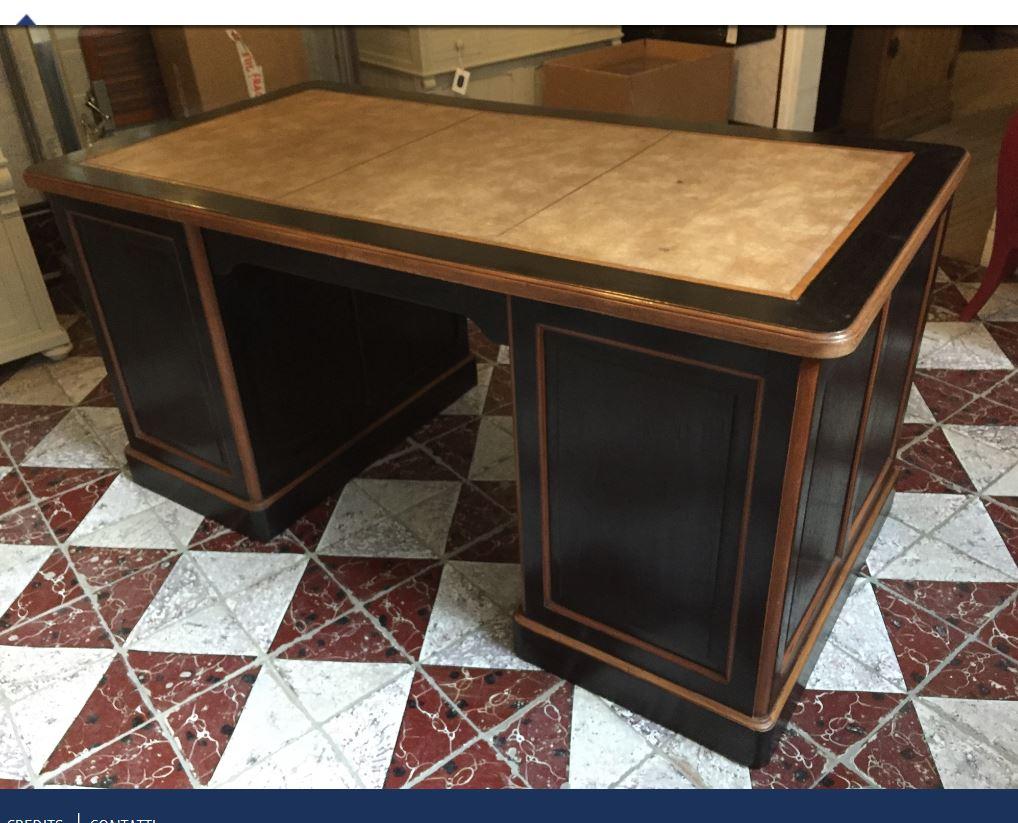 20th Century Italian Writing Desk in Oakwood with Drawers and Extendable Tops 3