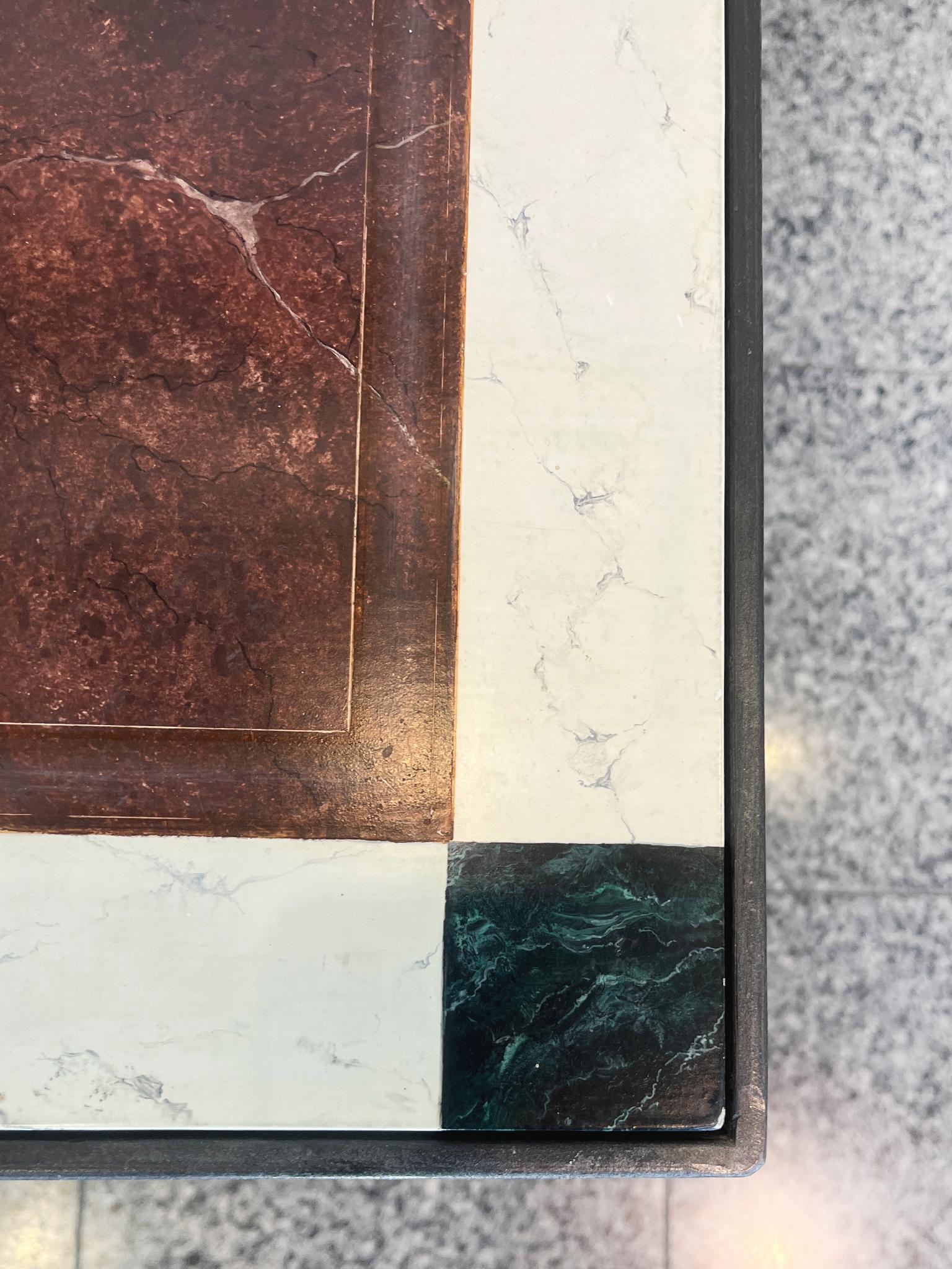 Table basse italienne du 20e siècle en fer forgé et faux marbre en vente 2