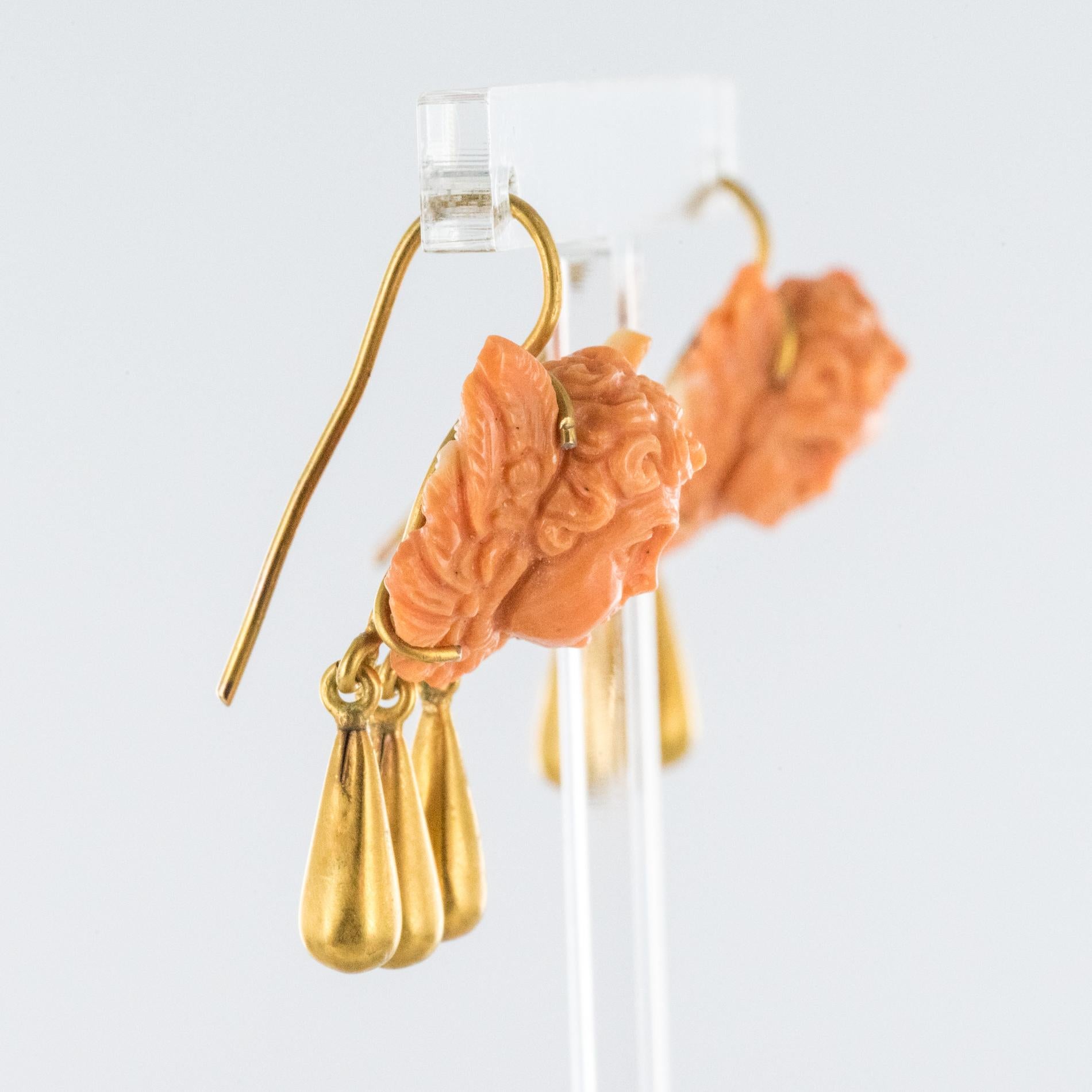 20th Century Italian Yellow Gold Coral Cherub Shape Earrings In Excellent Condition In Poitiers, FR