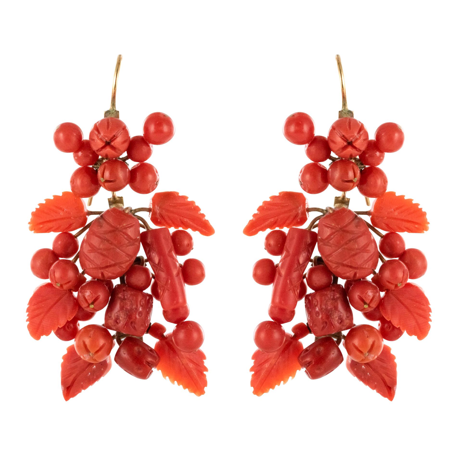 20th Century Italian Yellow Gold Coral Dangling Earrings