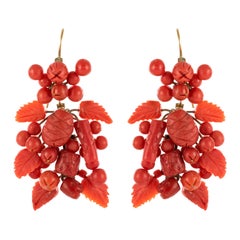 20th Century Italian Yellow Gold Coral Dangling Earrings