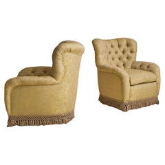 Poltrona club italiana del XX secolo con rivestimento giallo a ciuffetti - 2 disponibili