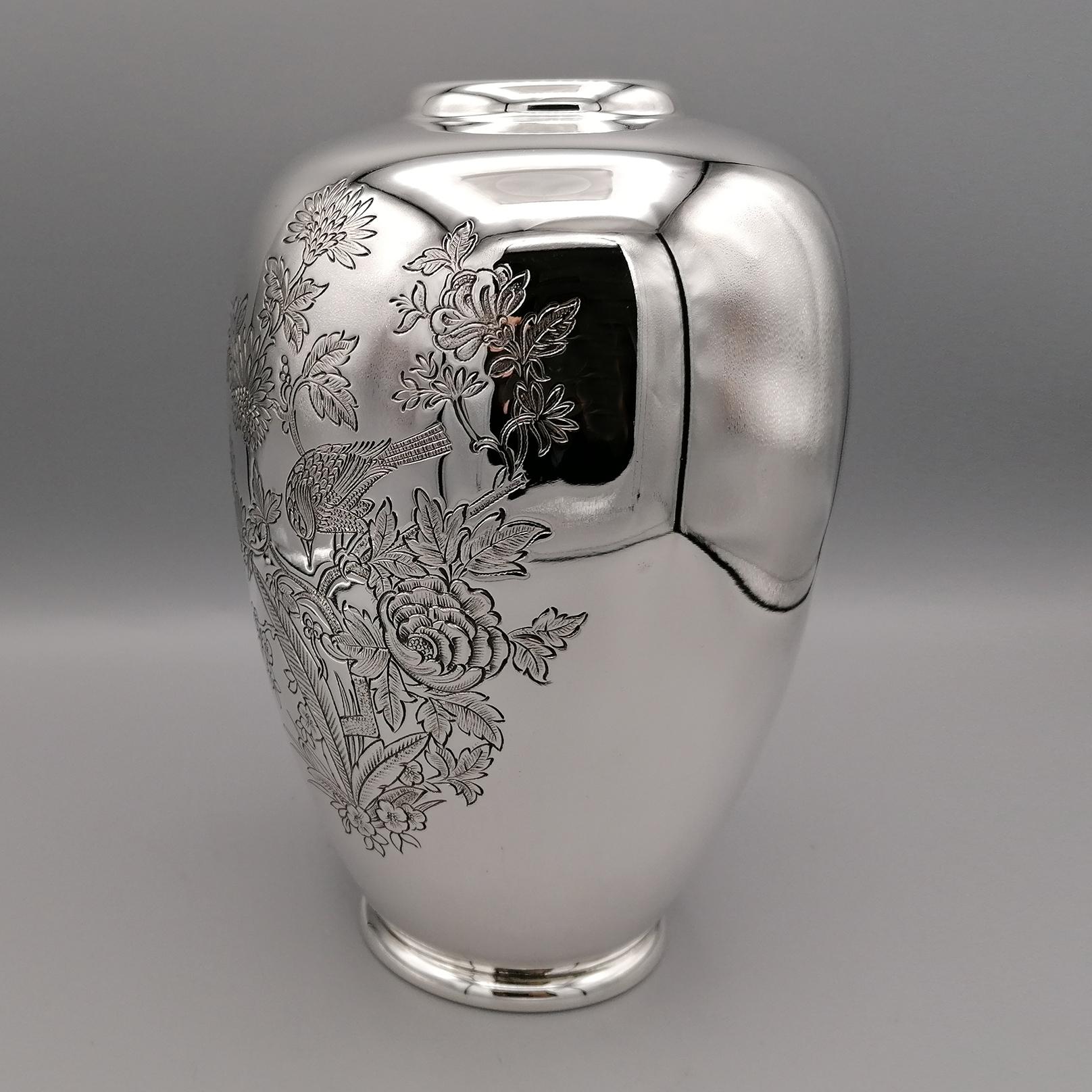 20th Century Italian Solid Silver Pair of Engraved Vases For Sale 4