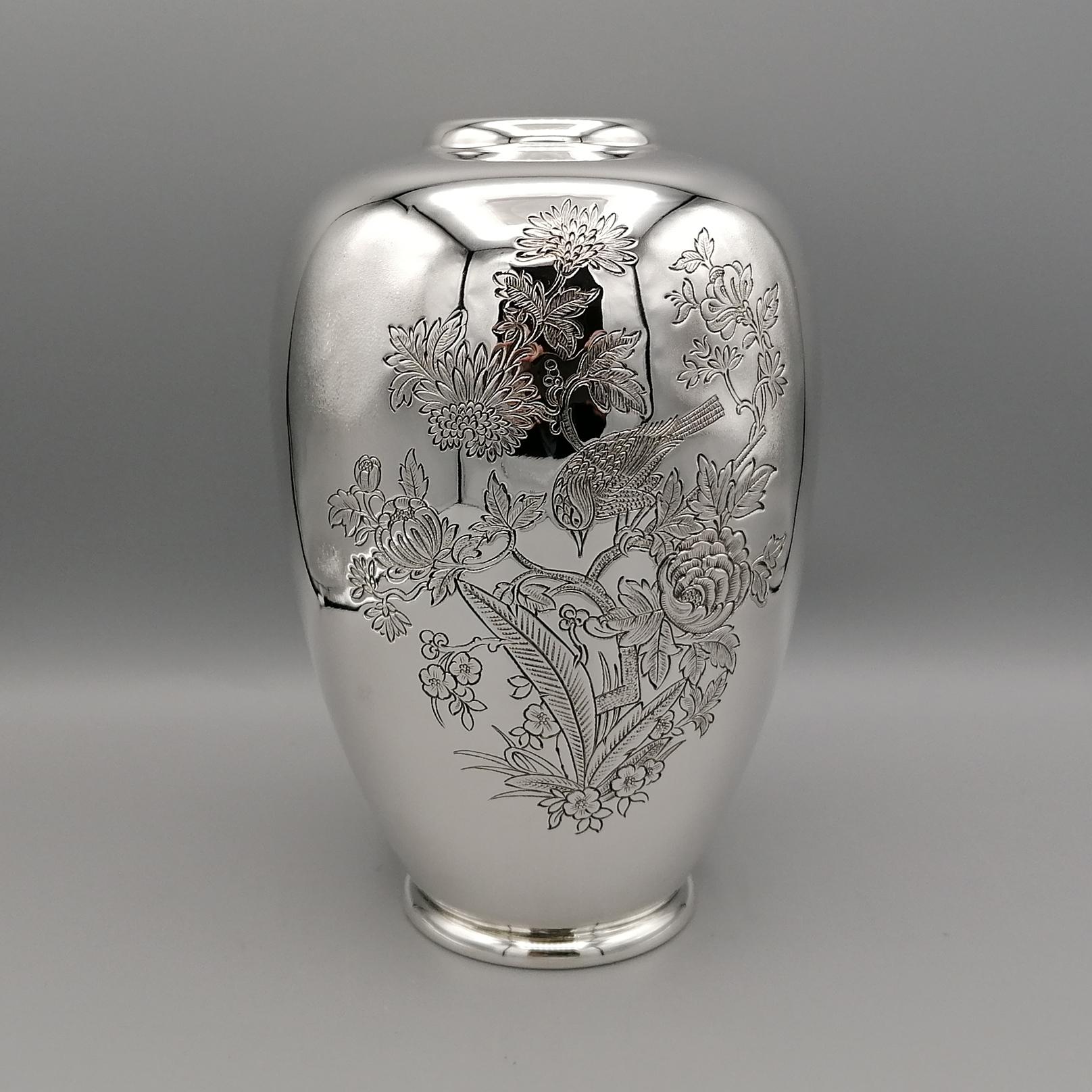 20th Century Italian Solid Silver Pair of Engraved Vases For Sale 1