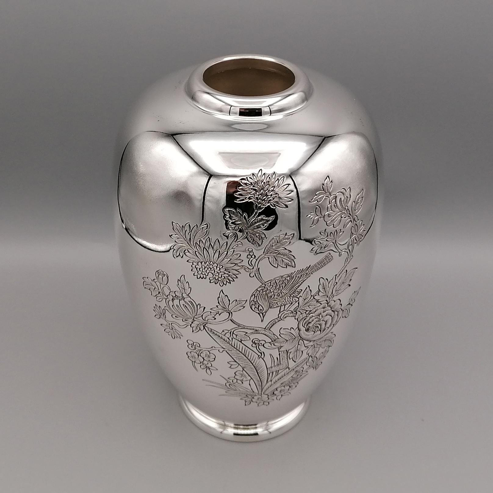 20th Century Italian Solid Silver Pair of Engraved Vases For Sale 2