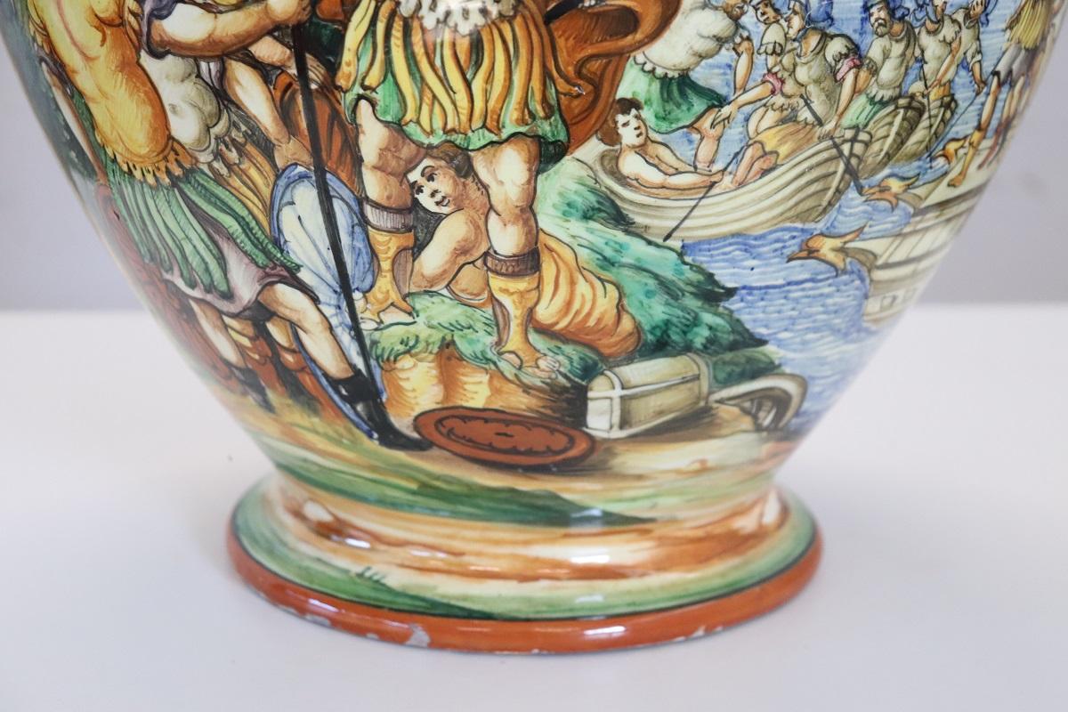 20. Jahrhundert Italien Florentine Produktion Keramikvase, signiert im Zustand „Gut“ im Angebot in Casale Monferrato, IT