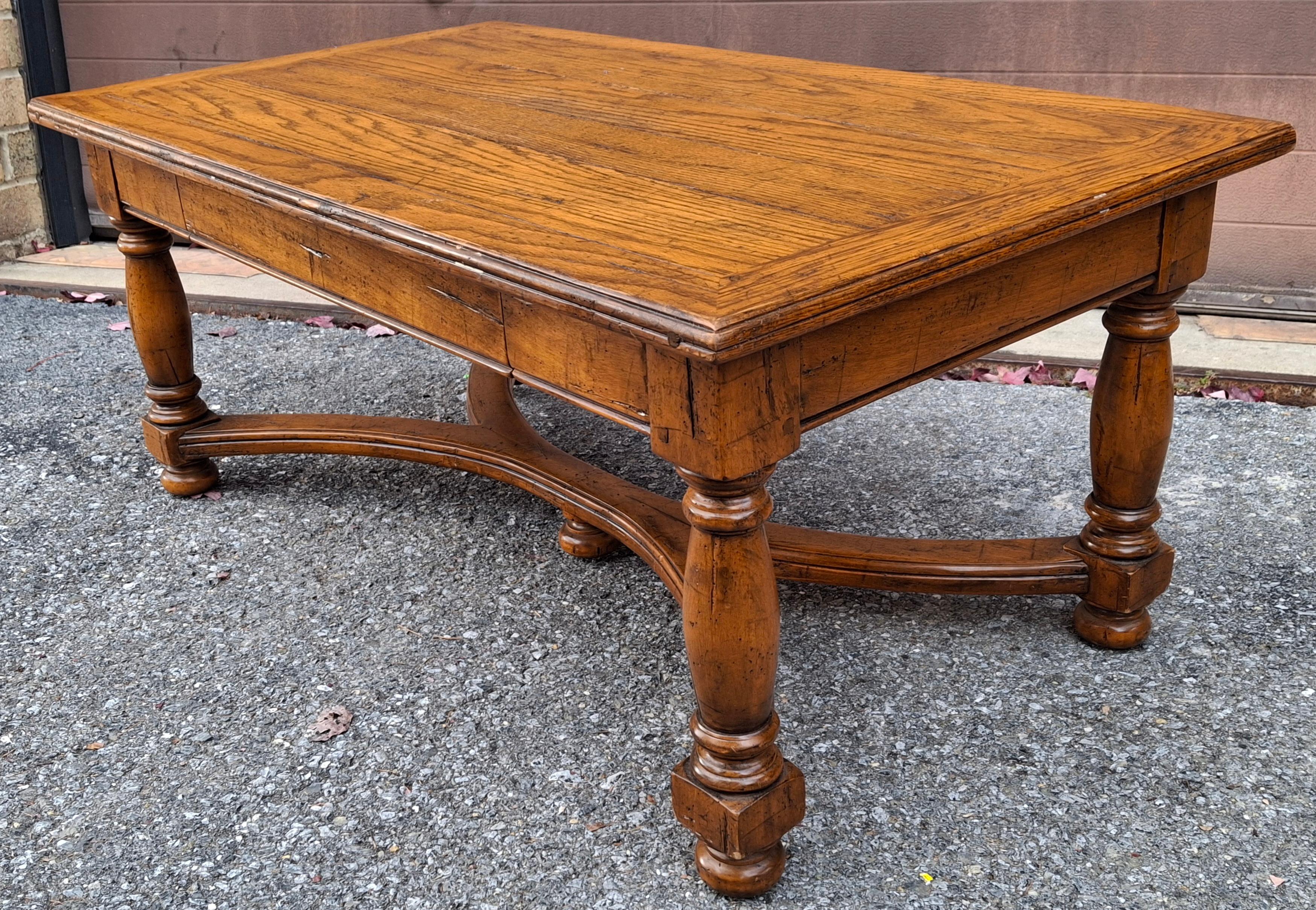 Table basse en chêne à un tiroir de style jacobéen du 20e siècle en vente 2