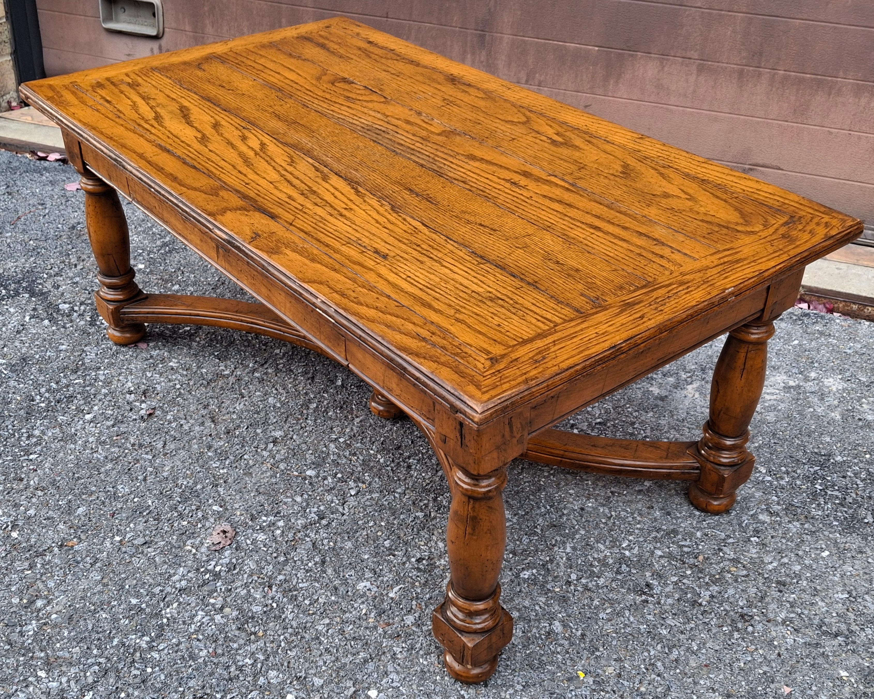 Table basse en chêne à un tiroir de style jacobéen du 20e siècle en vente 3
