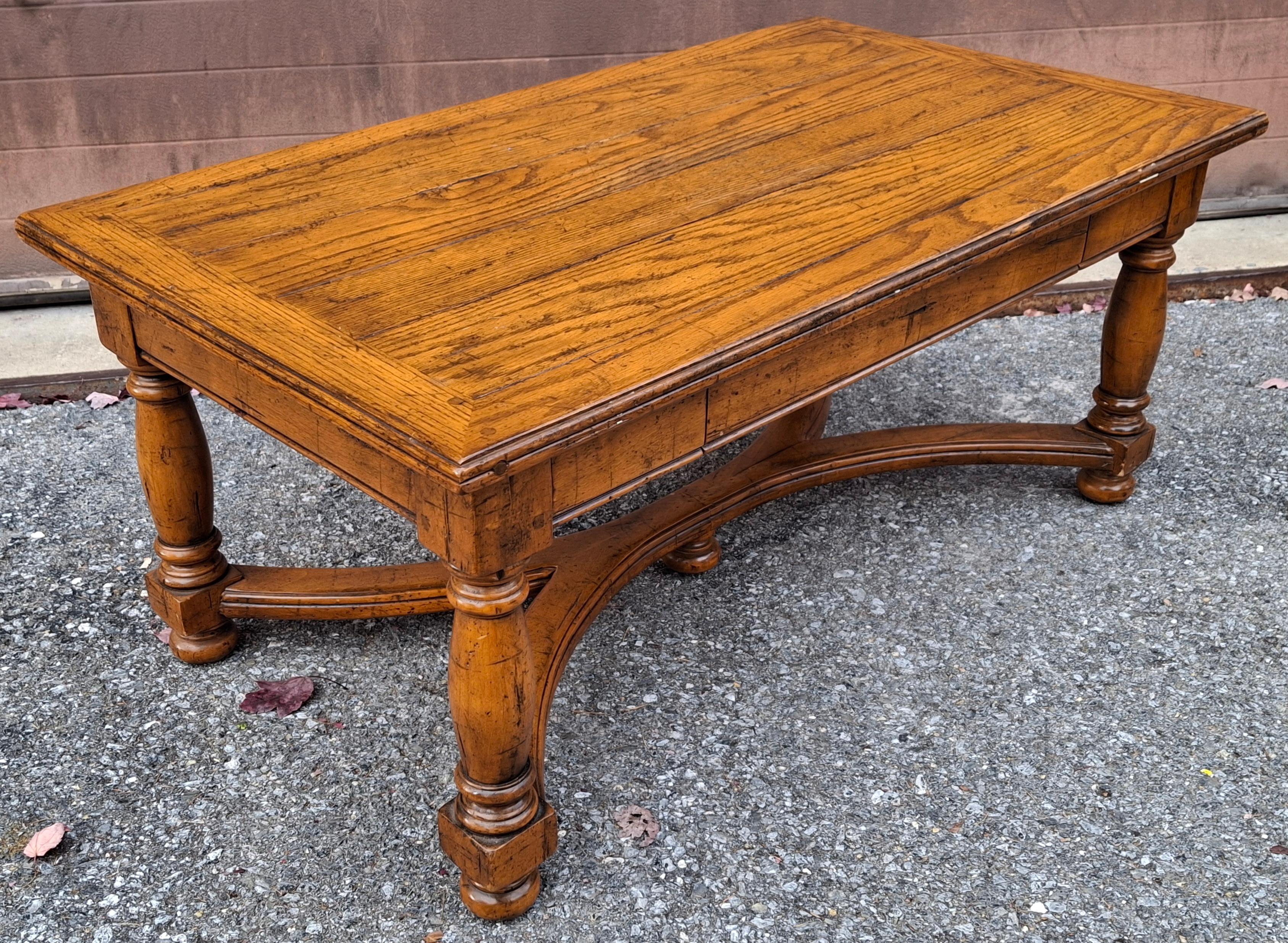 Table basse en chêne à un tiroir de style jacobéen du 20e siècle en vente 1