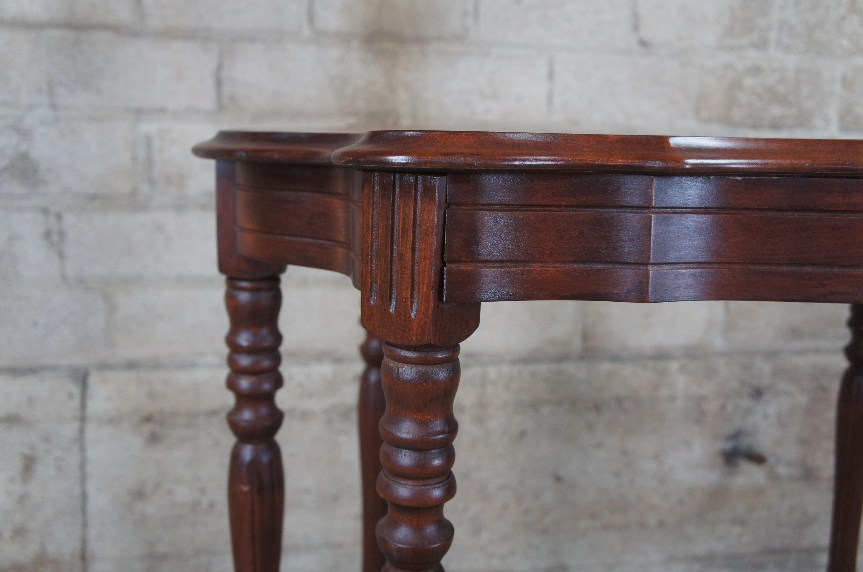 20th Century Jacobean Walnut Turtle Top Scalloped Side End Accent Parlor Table 1