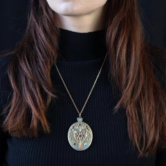 Colgante de pájaros de jade del siglo XX de metal y piedras preciosas de oro de 18 quilates