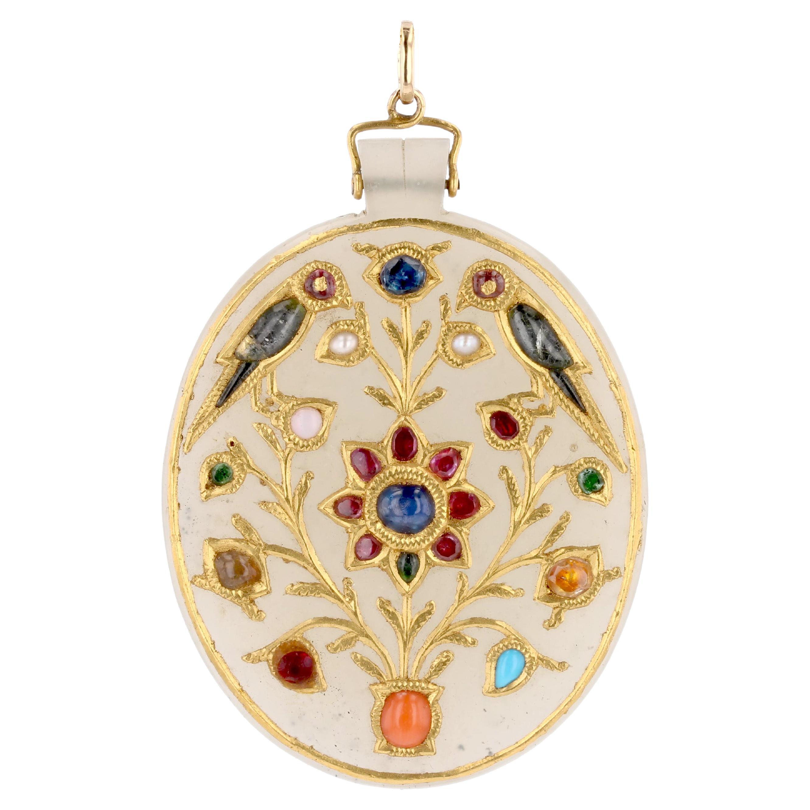 20th Century Jade Fine and Precious Stones Metal 18 Karat Gold Birds Pendant For Sale