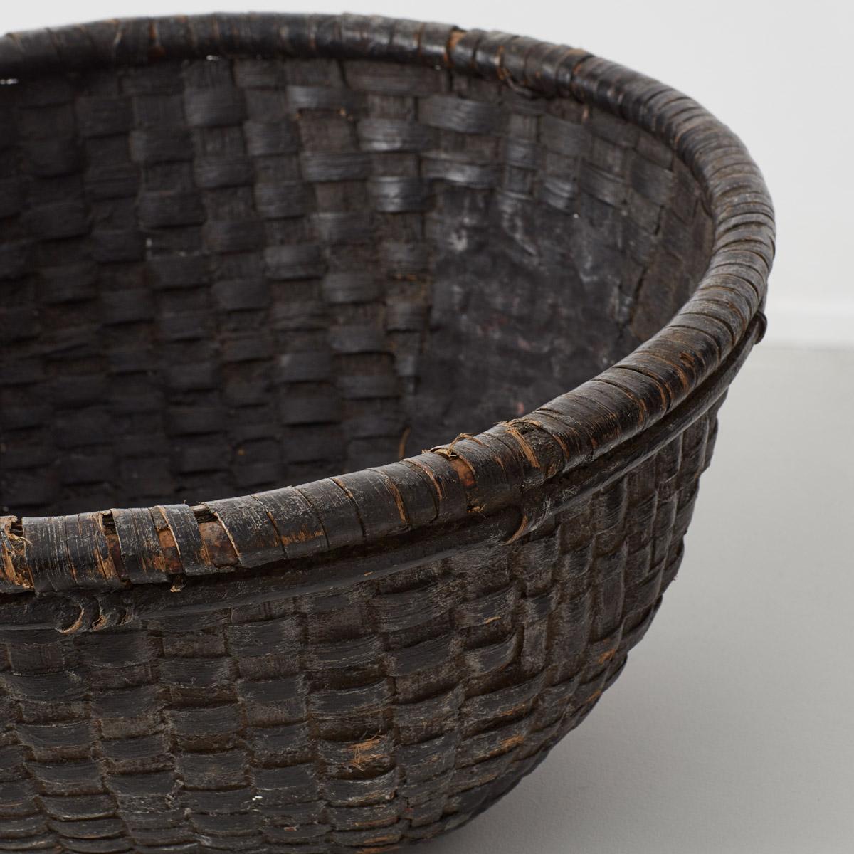20th century Japanese antique vintage handwoven grain or fruit basket In Fair Condition In London, GB