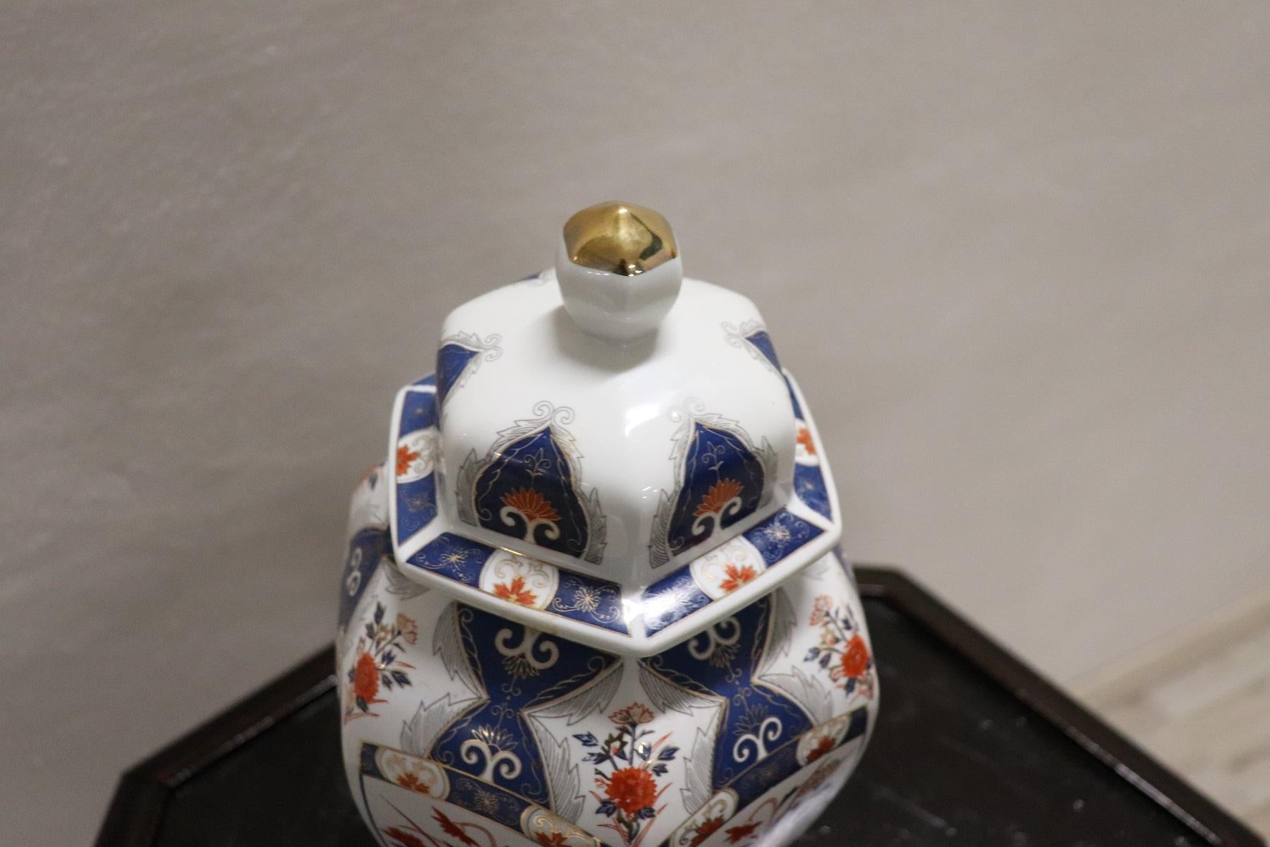 20th Century Japanese Artistic Vase in Hand Painted Porcelain In Excellent Condition In Casale Monferrato, IT