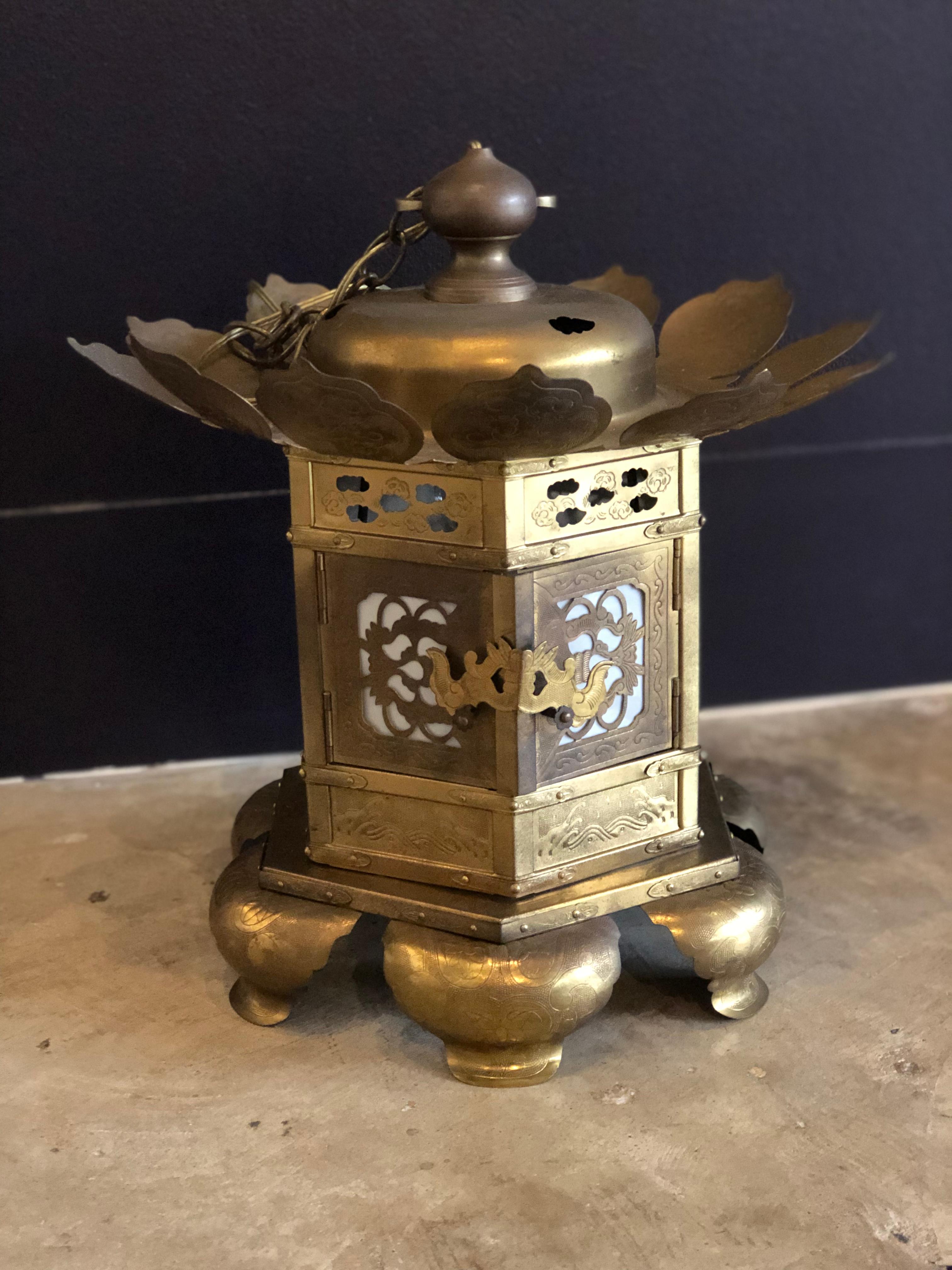 20th Century Japanese Brass Lantern In Good Condition For Sale In Houston, TX