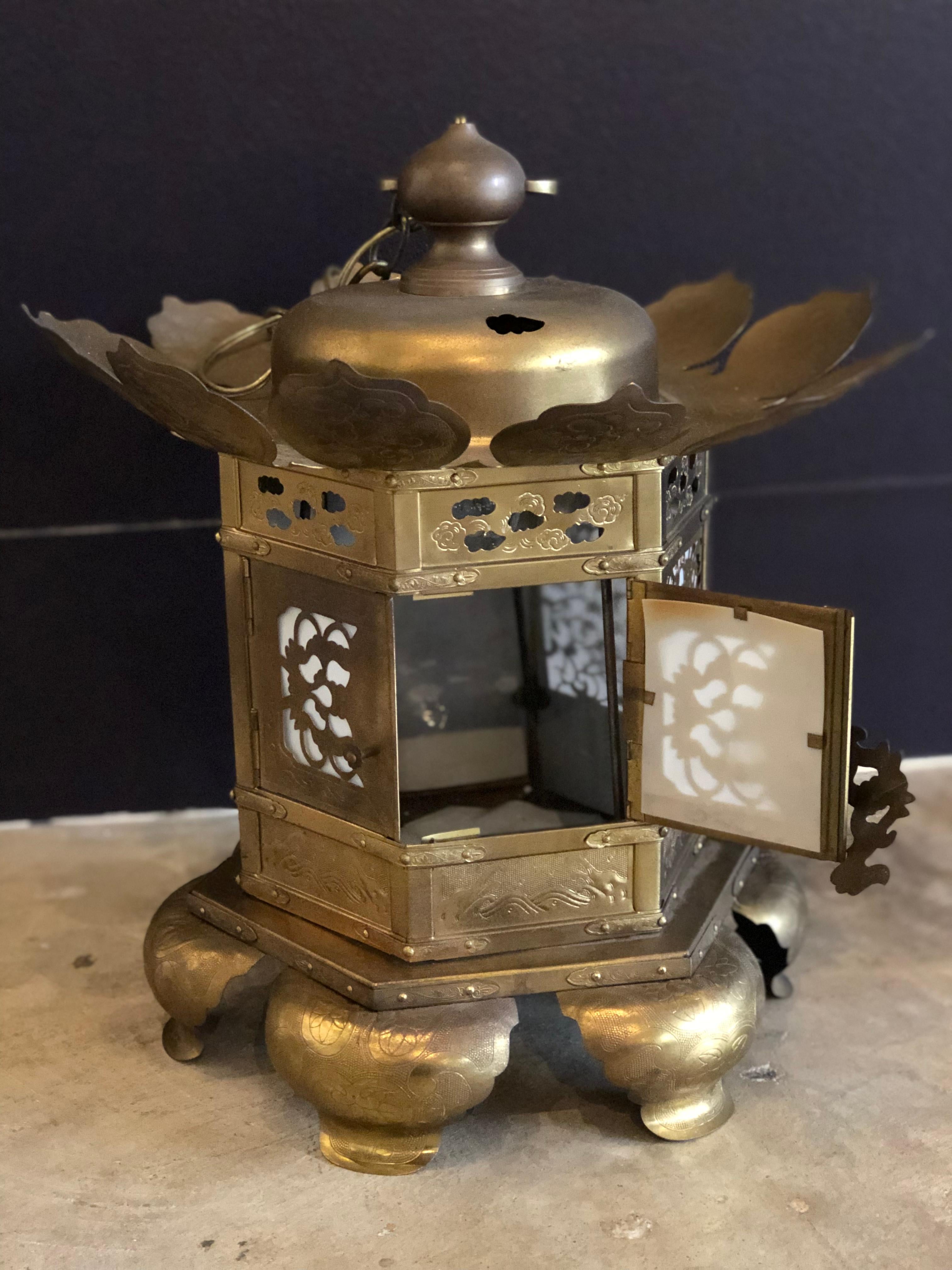 20th Century Japanese Brass Lantern im Zustand „Gut“ im Angebot in Houston, TX