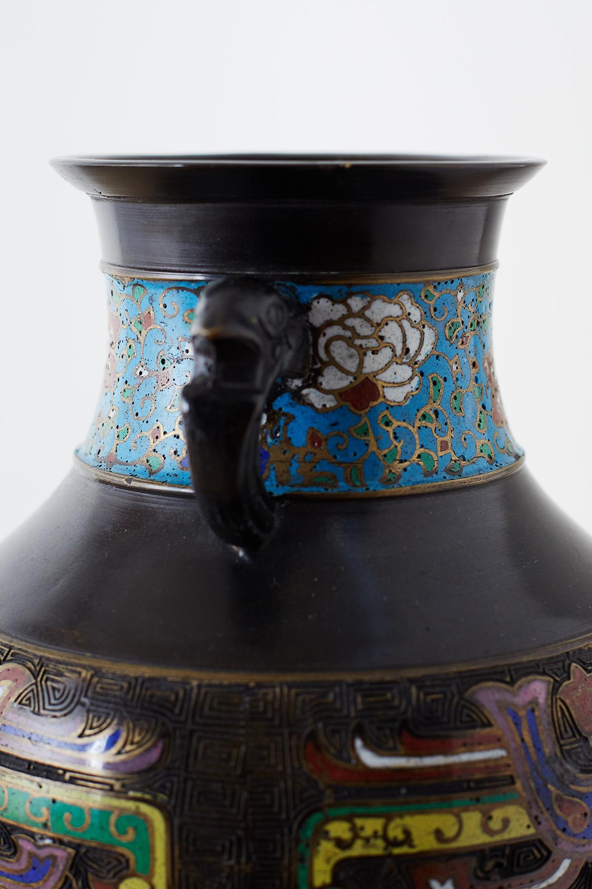 Vase japonais du 20ème siècle en bronze émaillé champlevé en vente 5