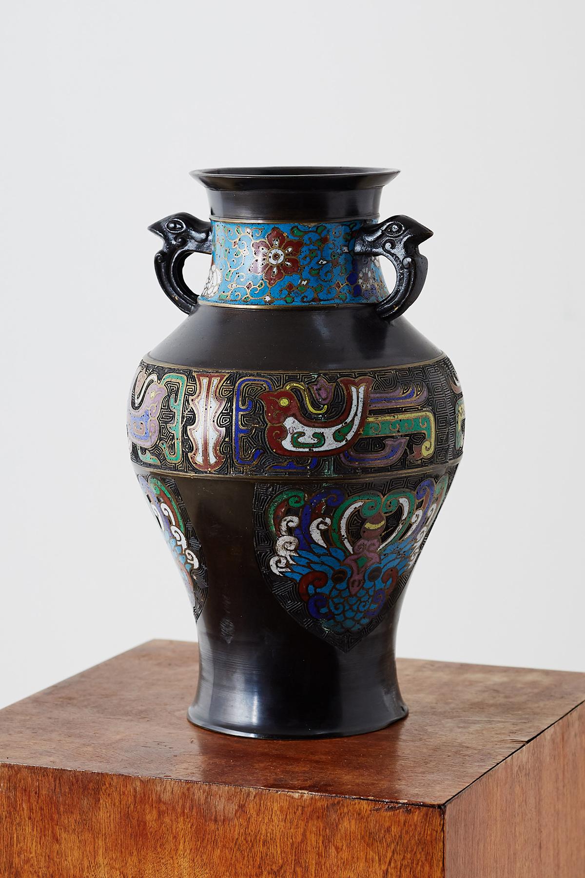 Vase japonais du 20ème siècle en bronze émaillé champlevé Bon état - En vente à Rio Vista, CA