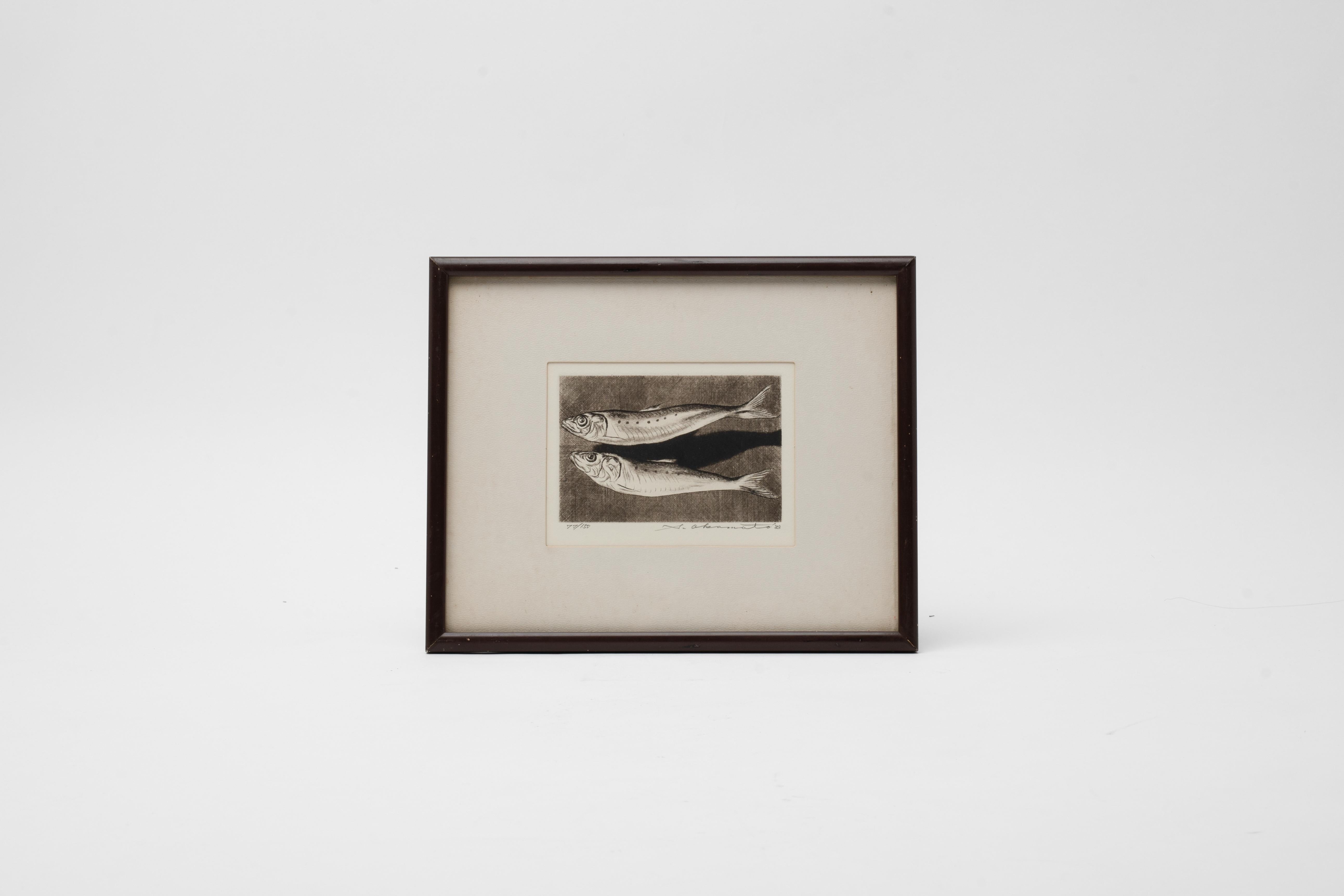 Unglaublich handgefertigte Kupferstich Radierung Druck eines Paares von Fischen. Ich kann den Namen des Künstlers nicht erkennen, aber es ist signiert und hat eine Auflage von 77/150 - datiert 1983

Der Grafiker Shogo Okamoto wurde 1920 in Tokio,