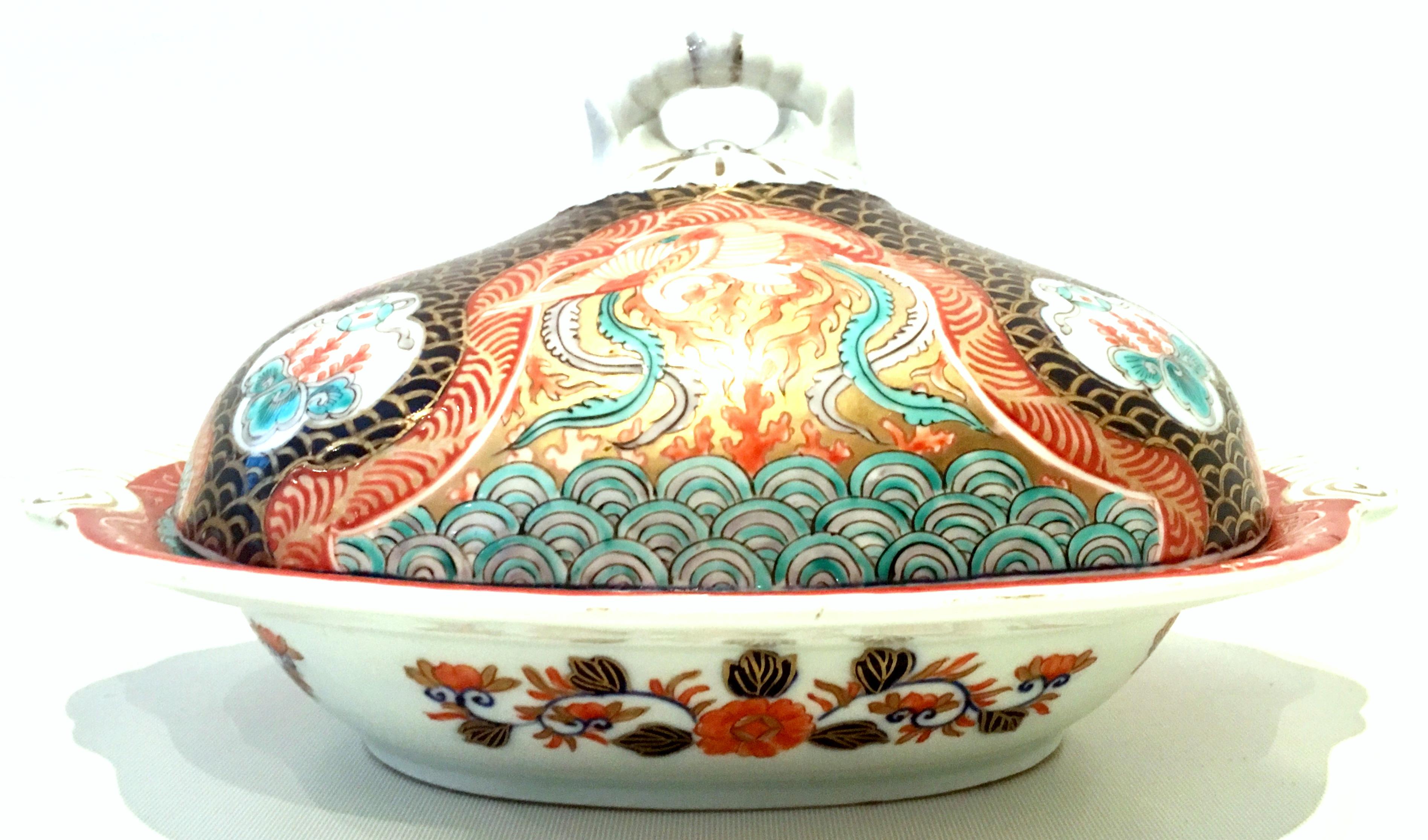 20th Century Japanese Hand Painted 22-Karat Gold Imari Covered Tureen In Good Condition In West Palm Beach, FL