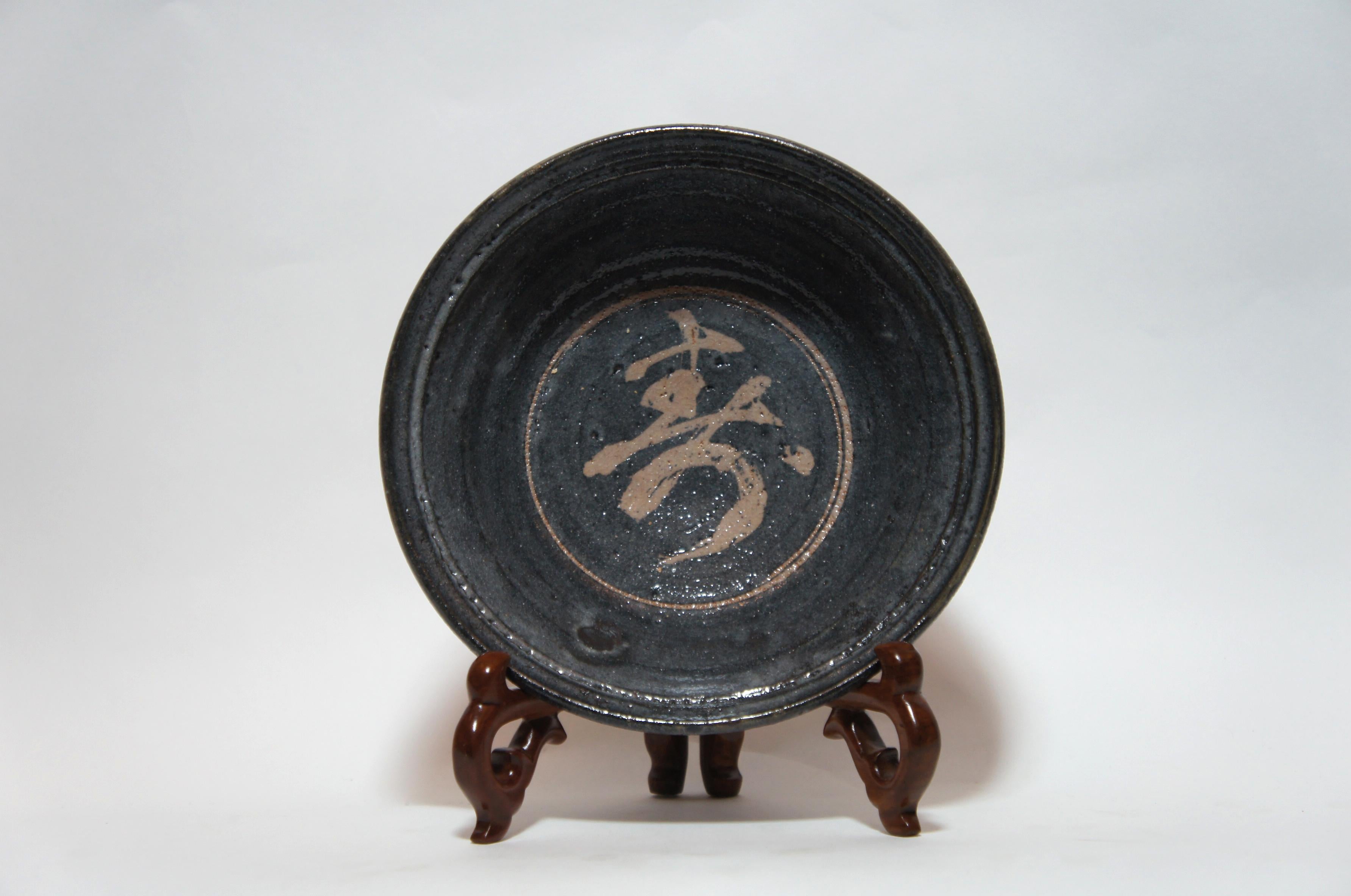 Beautiful Kisyu Ware Ceramic bowl.
In the bottom of the bowl, there is a signature of Aoi kiln.

Kisyu Ware is a Japanese famous ware in Wakayama prefecture, and Aoi kiln is one of the kiln of Kisyu Ware in Nanki Shirahama where is a town on the