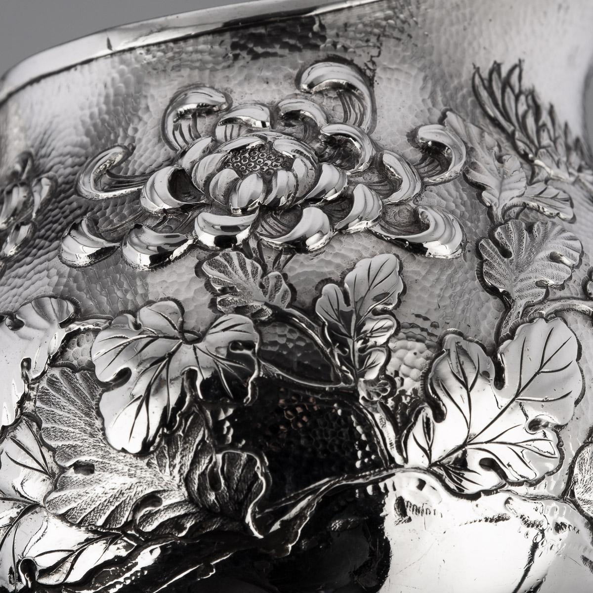 Service à thé japonais Meiji du 20ème siècle en argent massif, c.1900 en vente 13
