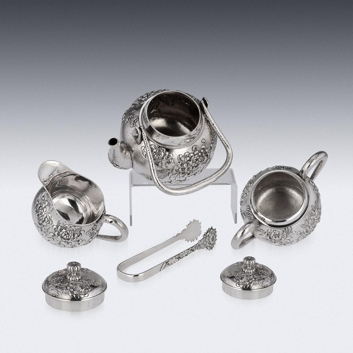 20th Century Japanese Meiji Solid Silver Four Piece Boxed Tea Service, c.1900 In Good Condition For Sale In Royal Tunbridge Wells, Kent