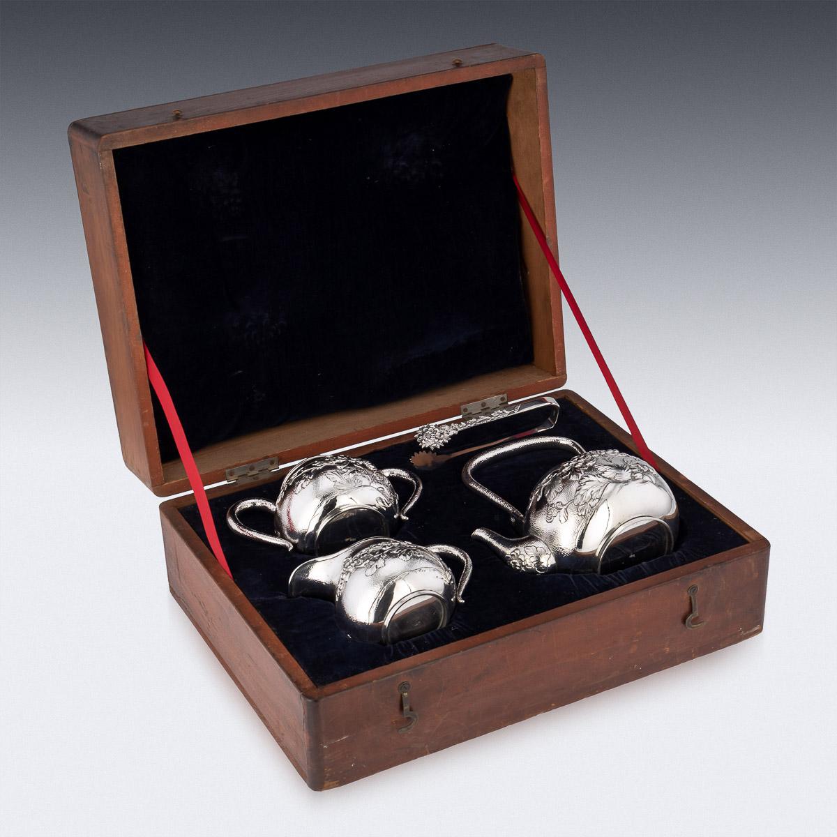 20th Century Japanese Meiji Solid Silver Four Piece Boxed Tea Service, c.1900 In Good Condition For Sale In Royal Tunbridge Wells, Kent