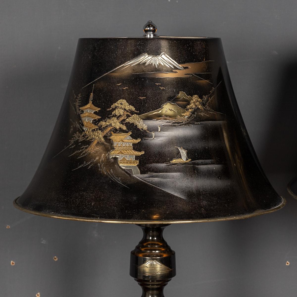 20th Century Japanese Pair Of Lacquered Table Lamps, c.1960 For Sale 2
