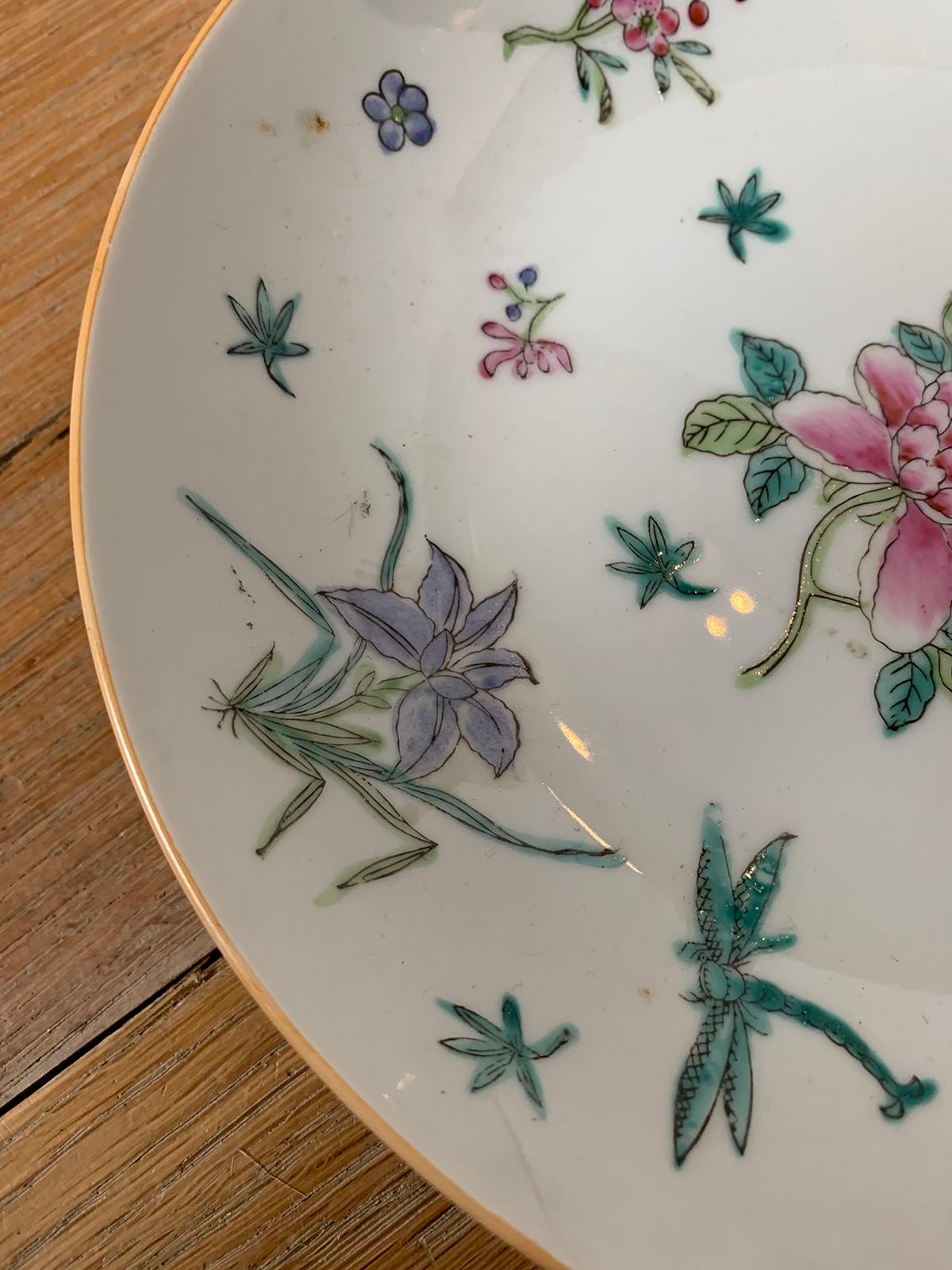 Assiette ronde en porcelaine japonaise du 20ème siècle peinte à la main à Hong Kong et marquée 3
