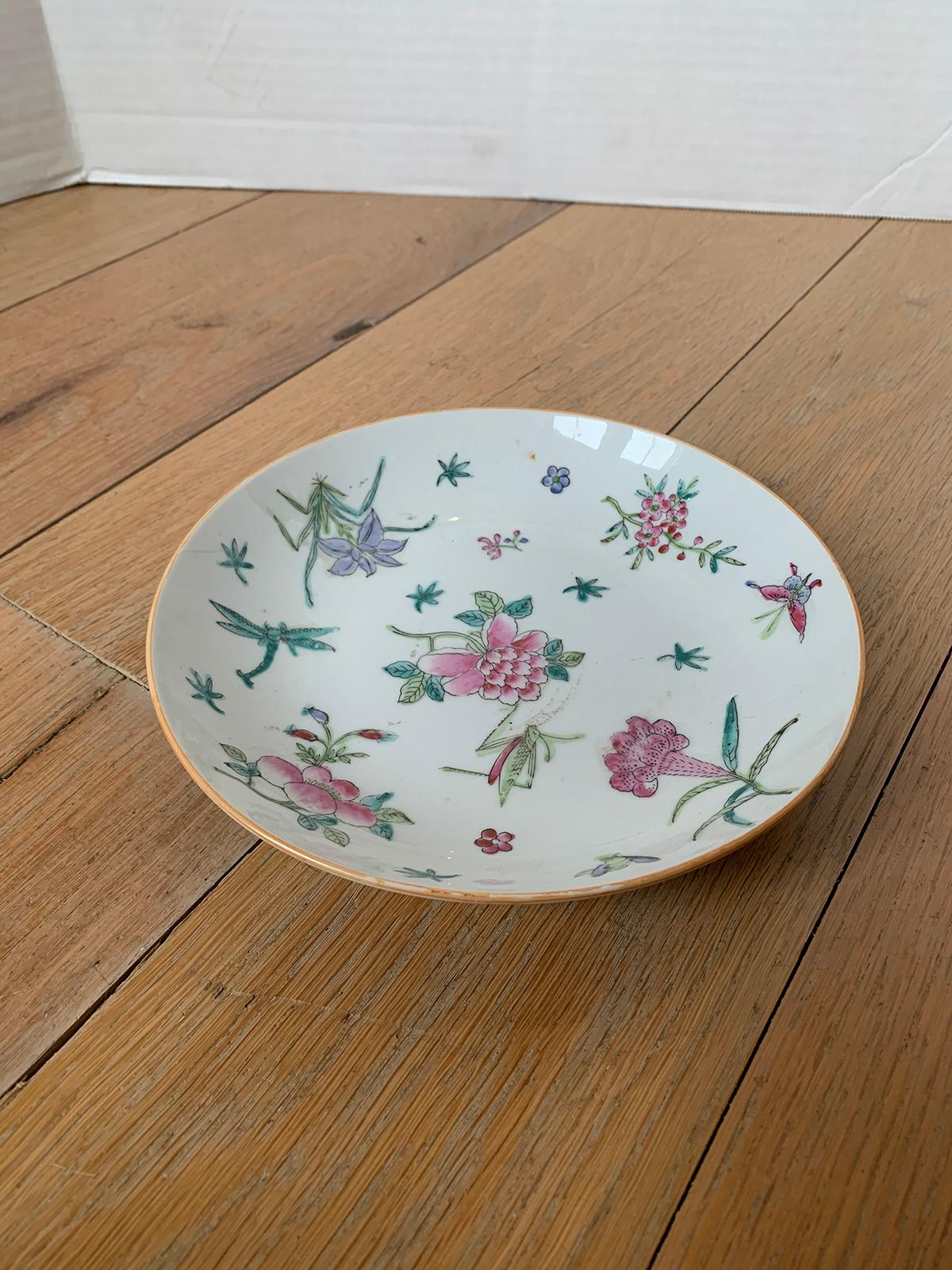 Assiette ronde en porcelaine japonaise du 20ème siècle peinte à la main à Hong Kong et marquée Bon état à Atlanta, GA