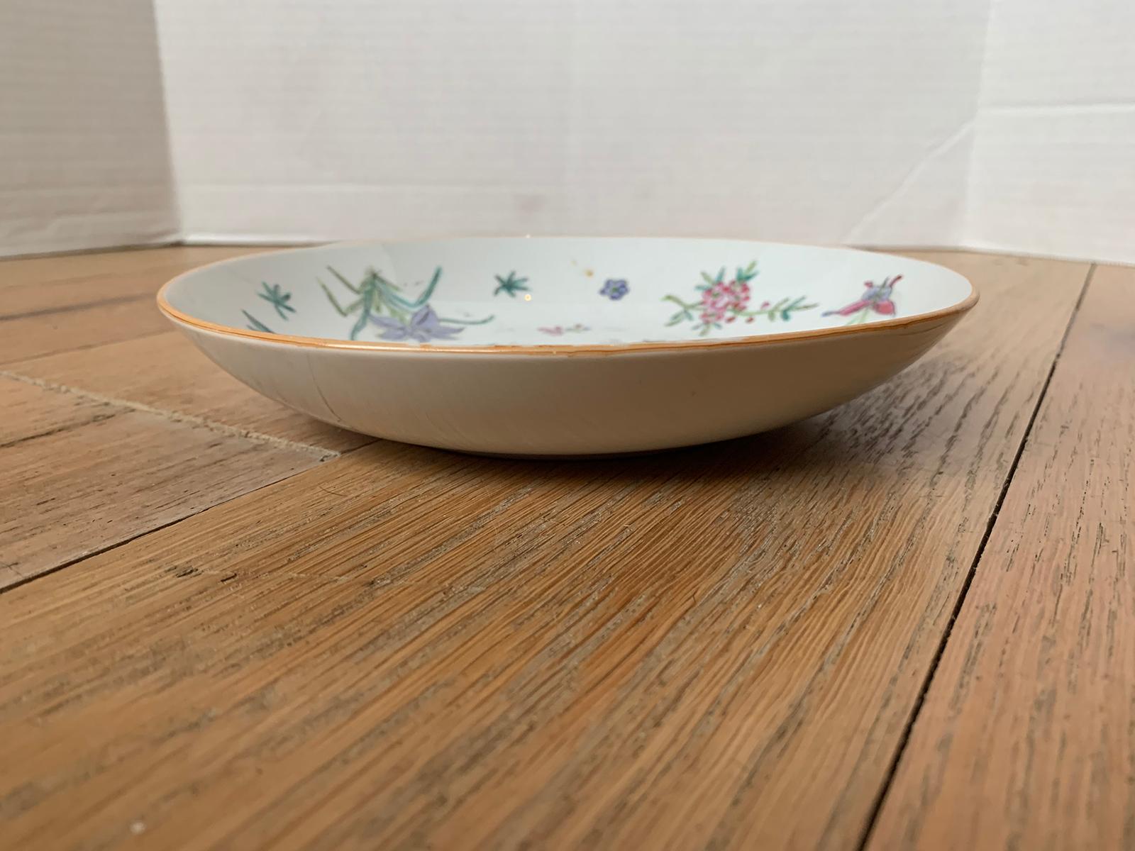 20ième siècle Assiette ronde en porcelaine japonaise du 20ème siècle peinte à la main à Hong Kong et marquée