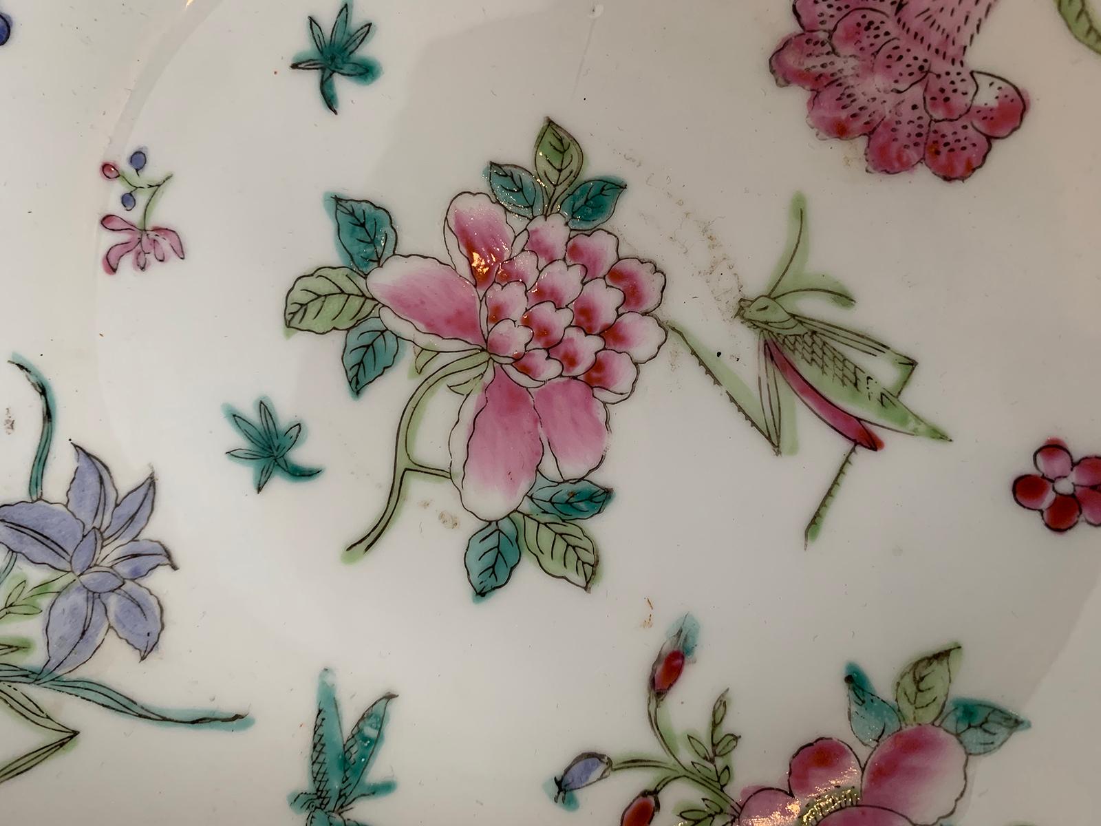 Porcelaine Assiette ronde en porcelaine japonaise du 20ème siècle peinte à la main à Hong Kong et marquée