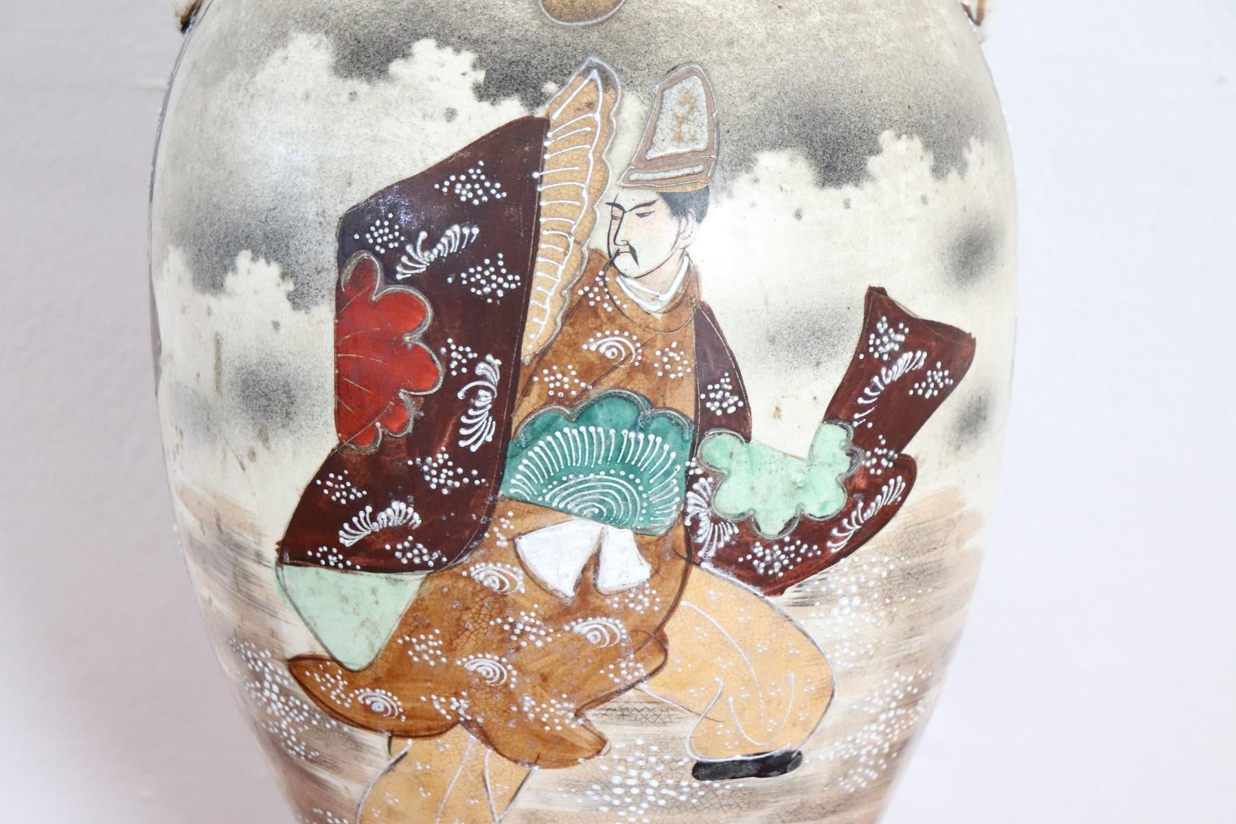 Japanische künstlerische Satsuma-Vase aus verzierter Keramik des 20. Jahrhunderts im Zustand „Gut“ im Angebot in Casale Monferrato, IT