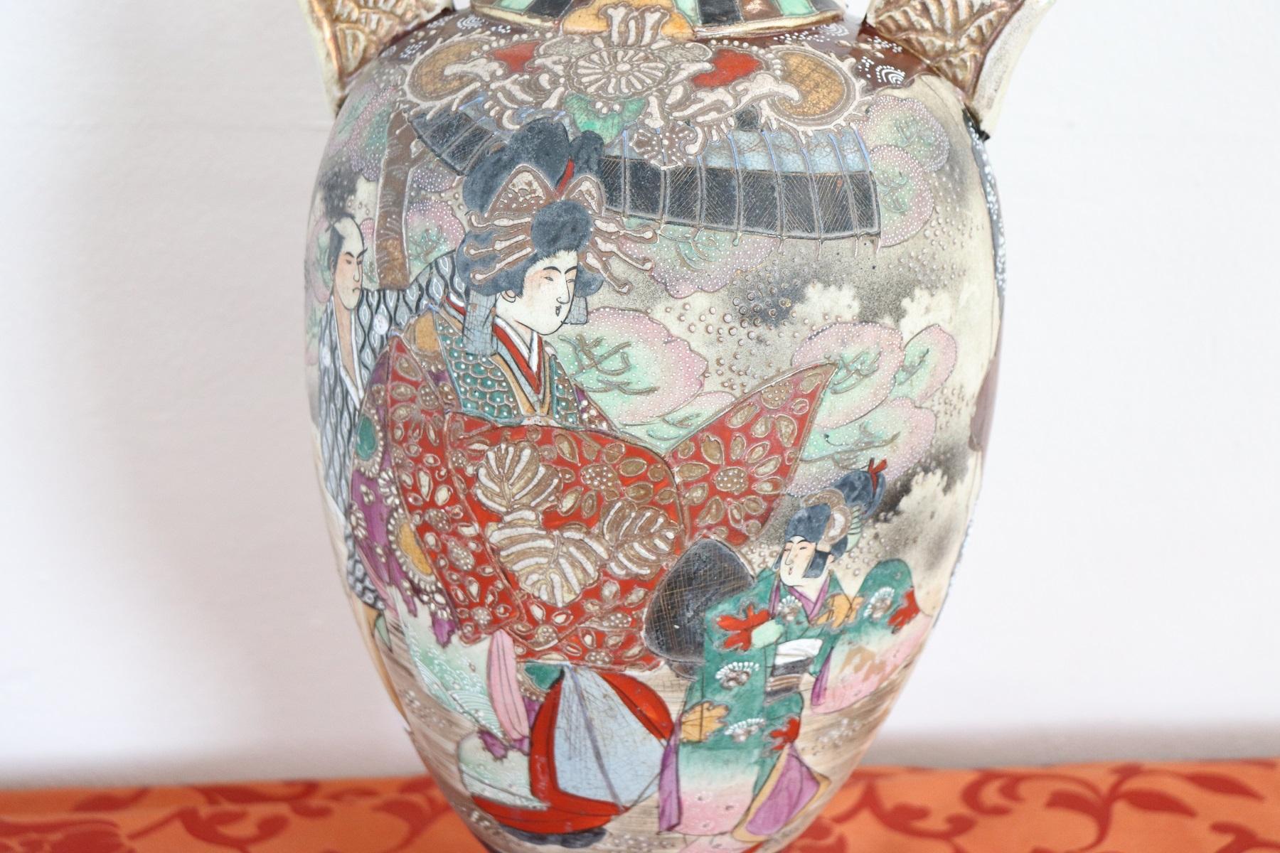 20th Century Japanese Vintage Artistic Satsuma Vase in Decorated Ceramic For Sale 2