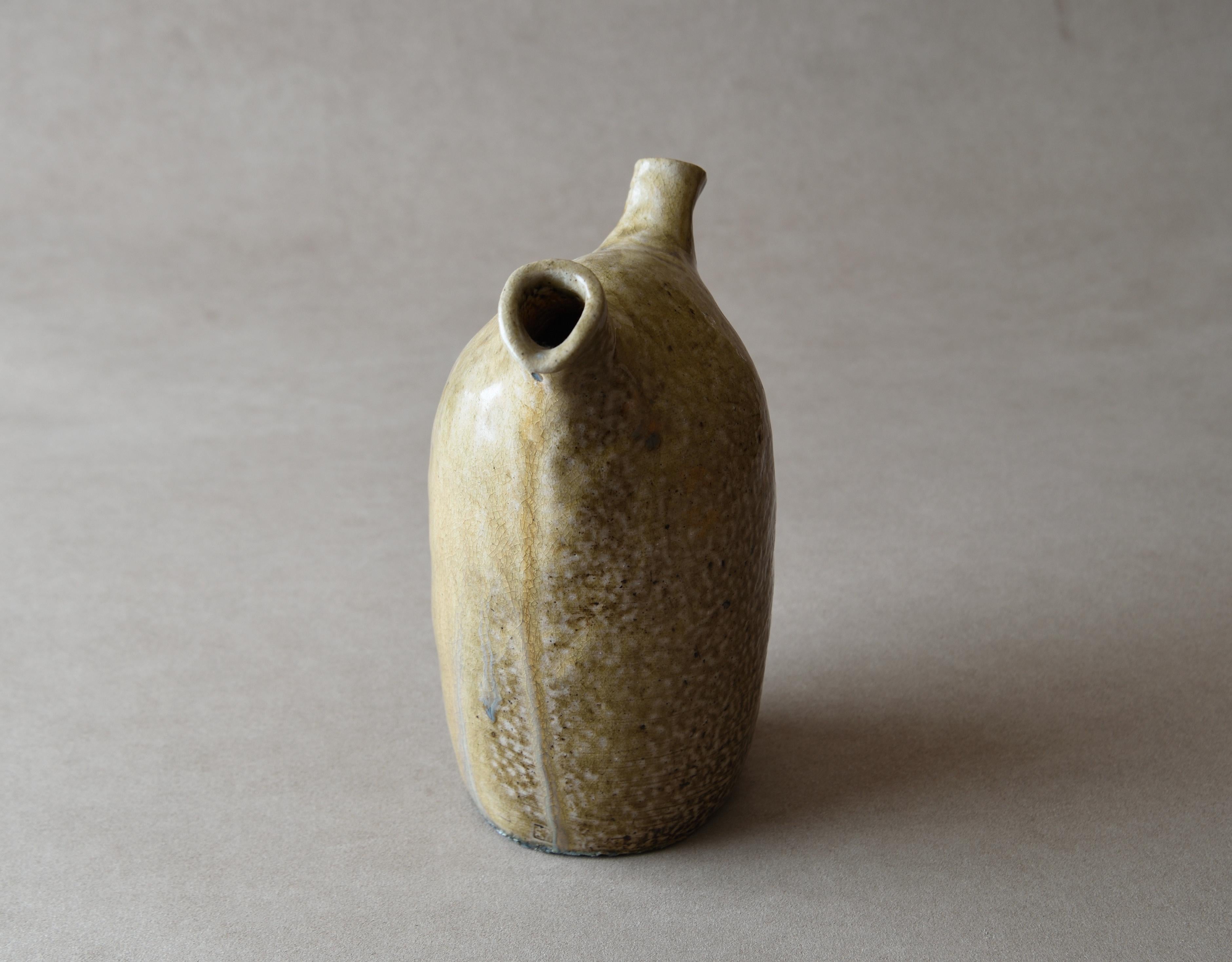 20th century Japanese vintage modern pottery vase with two spouts In Good Condition For Sale In Chiba, JP