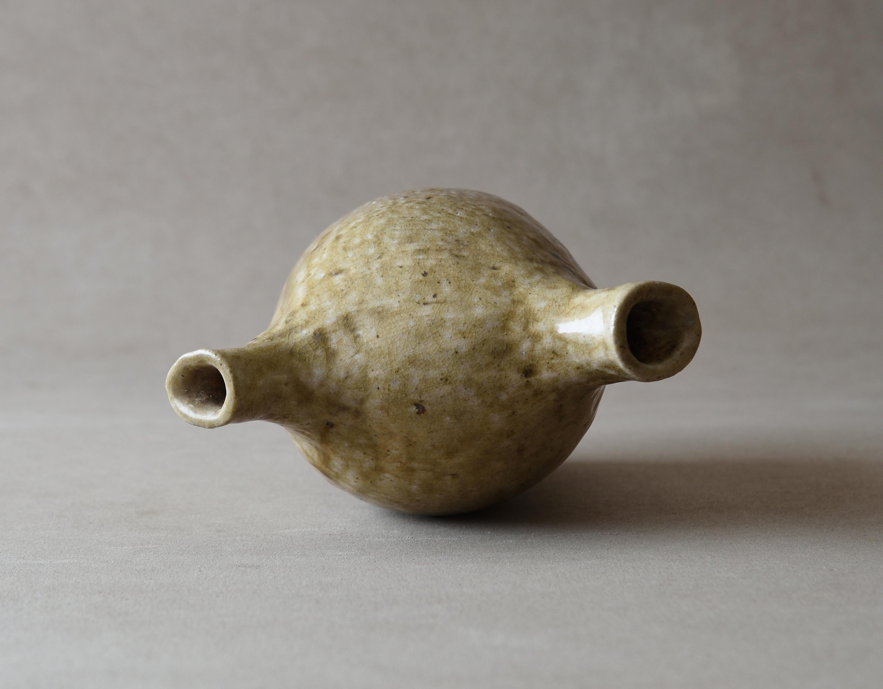 20th Century 20th century Japanese vintage modern pottery vase with two spouts For Sale