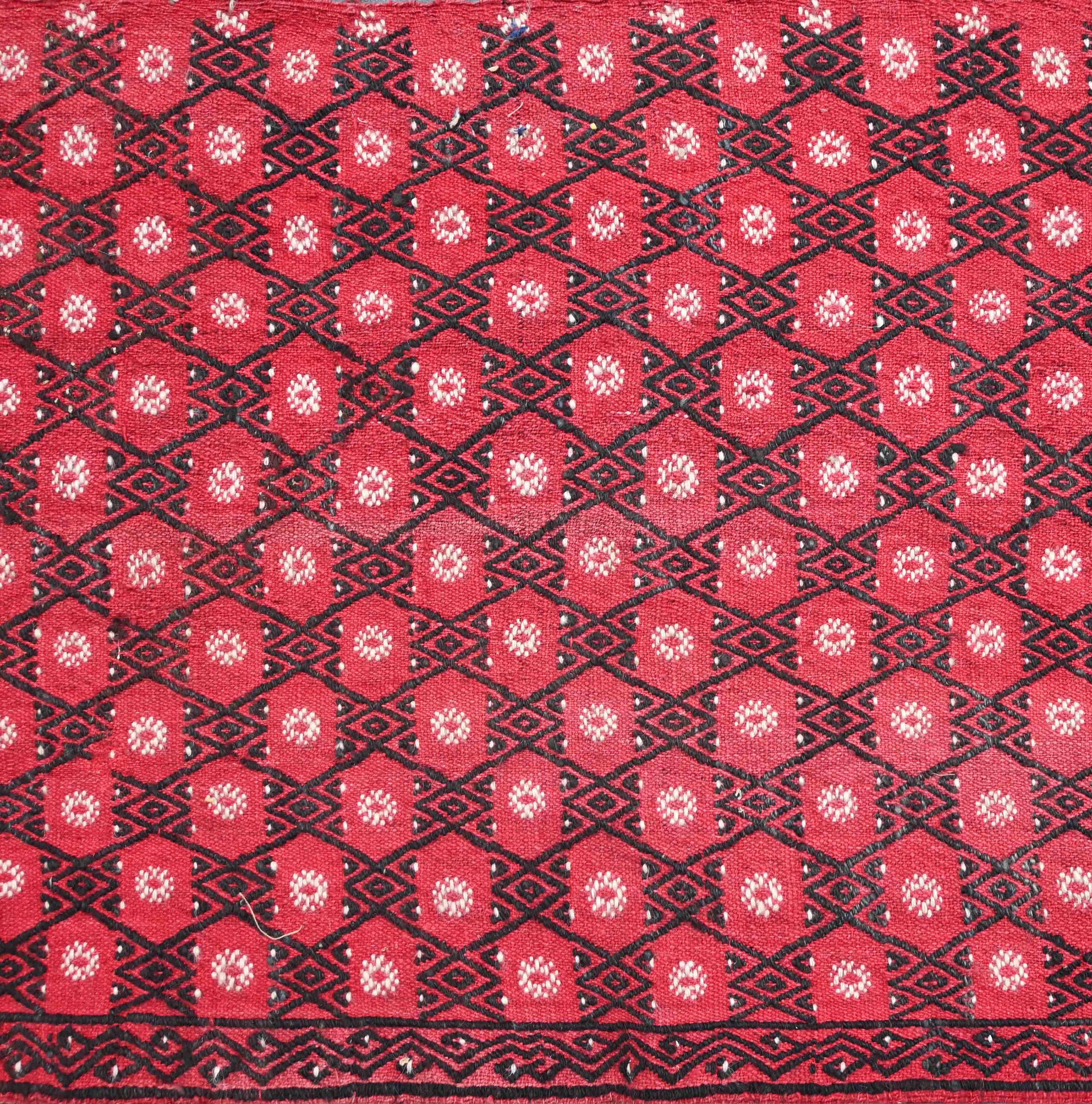 Period: 20th century
Style: Orientalism
Condition: Perfect condition
Material: Wool en Cotton
Length: 260 cm
Width: 70 cm

