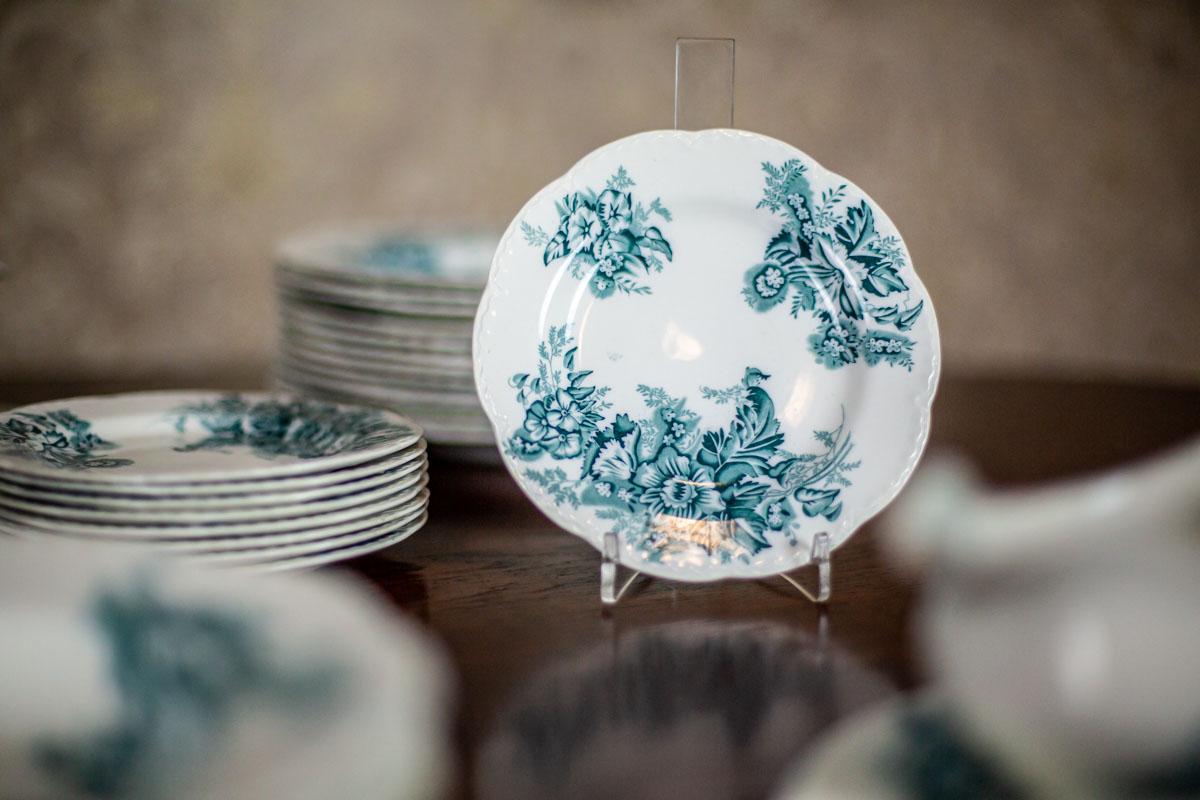 20th Century Johnson Brothers Anemone Porcelain Set For Sale 1