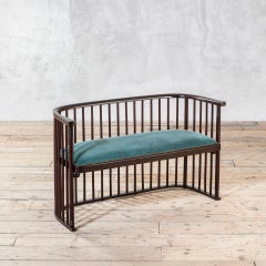 siglo XX, Sofá de madera y terciopelo Josef Hoffmann