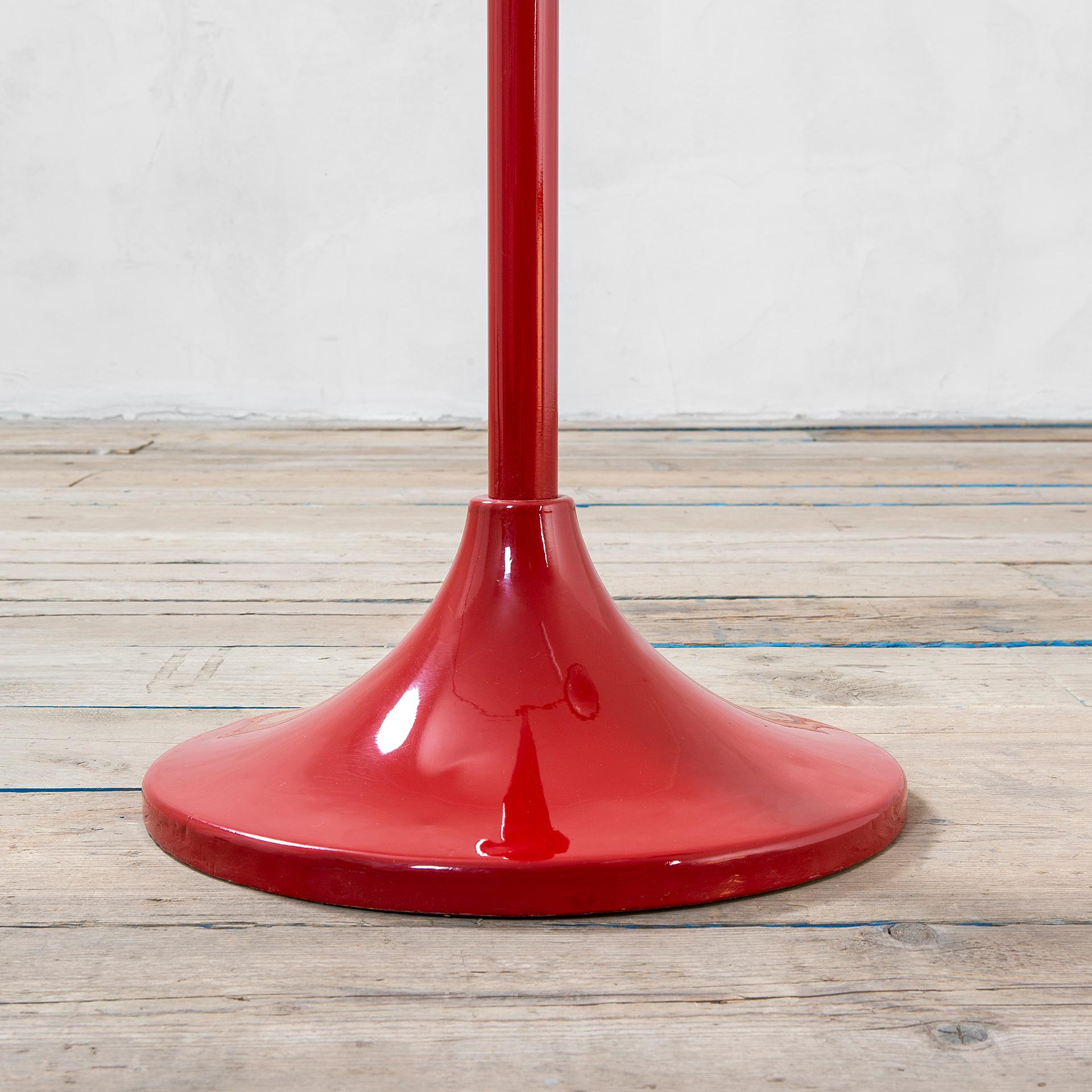 Lámpara de pie roja Kartell del siglo XX Mod. 4055 de Luigi Bandini Buti '70 en venta 2