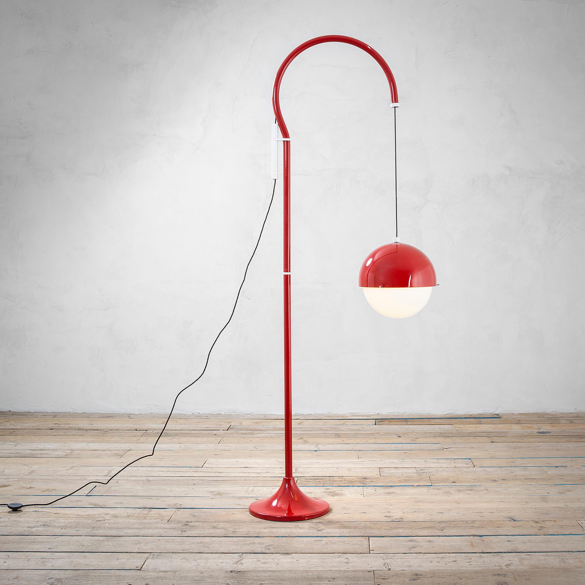 Lámpara de pie roja Kartell del siglo XX Mod. 4055 de Luigi Bandini Buti '70 Italiano en venta