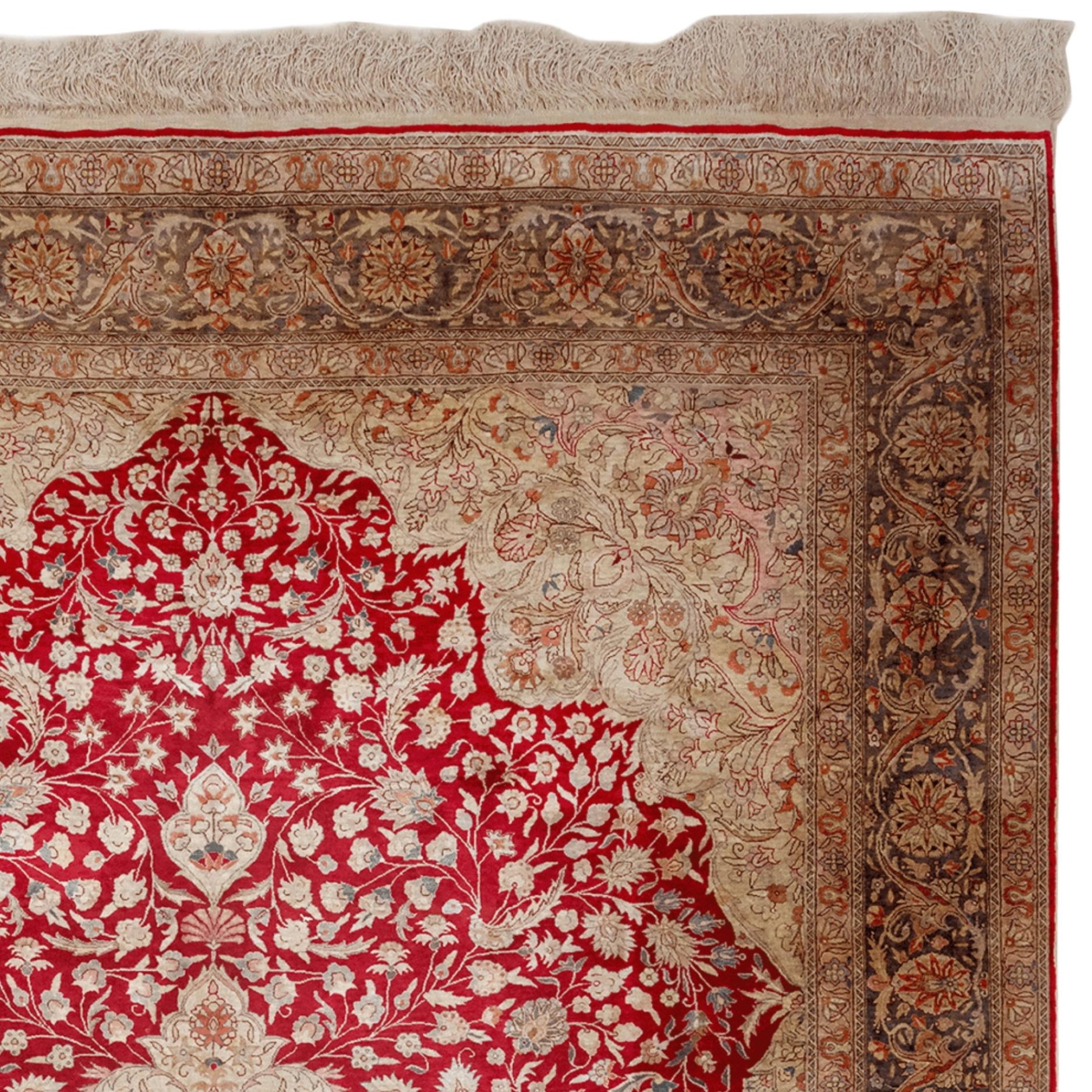 Kayseri Seidenteppich aus dem 20. (Handgewebt) im Angebot