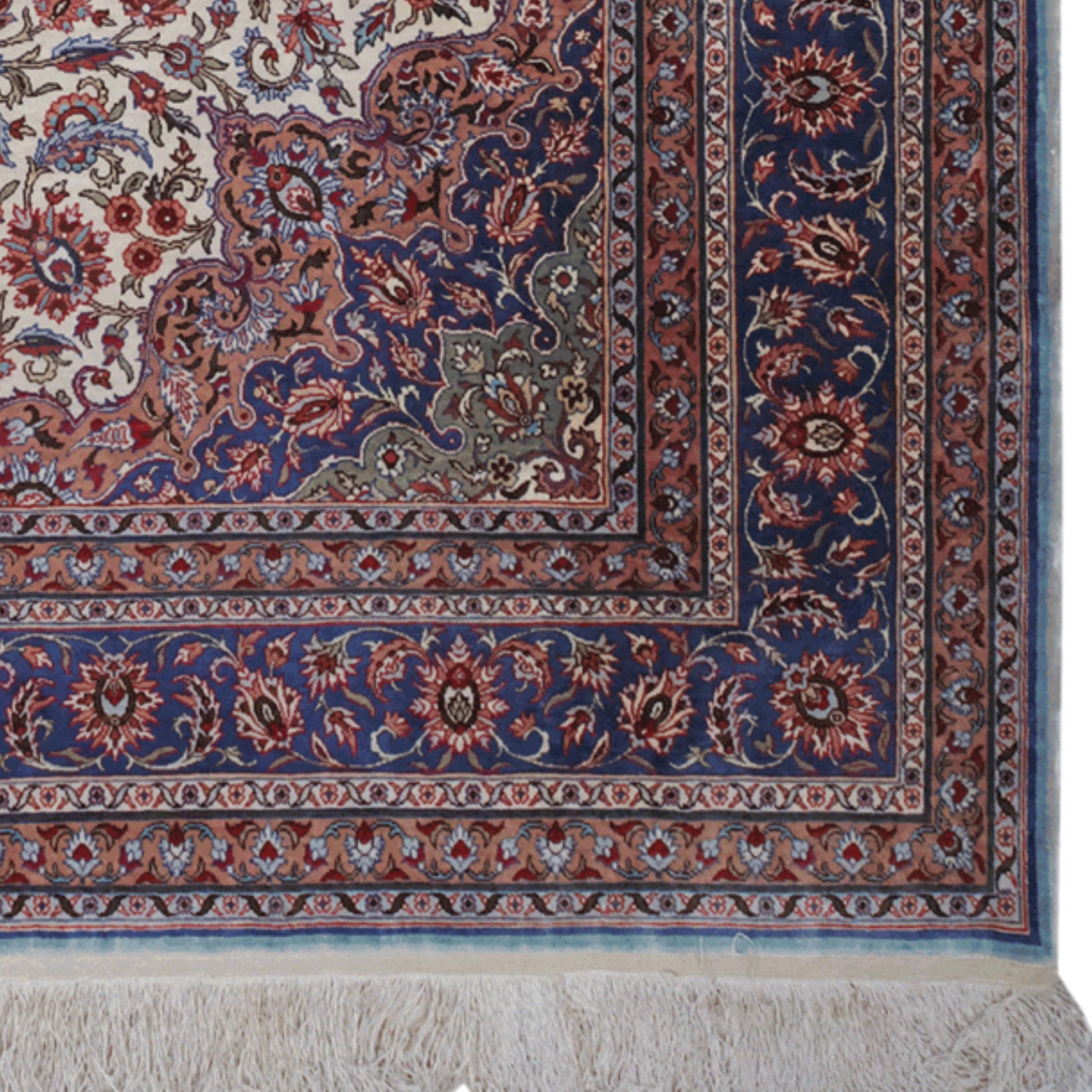 20th Century Kayseri Silk Carpet In Good Condition For Sale In Sultanahmet, 34
